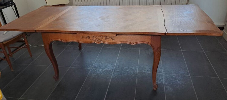 Louis XV style extendable table