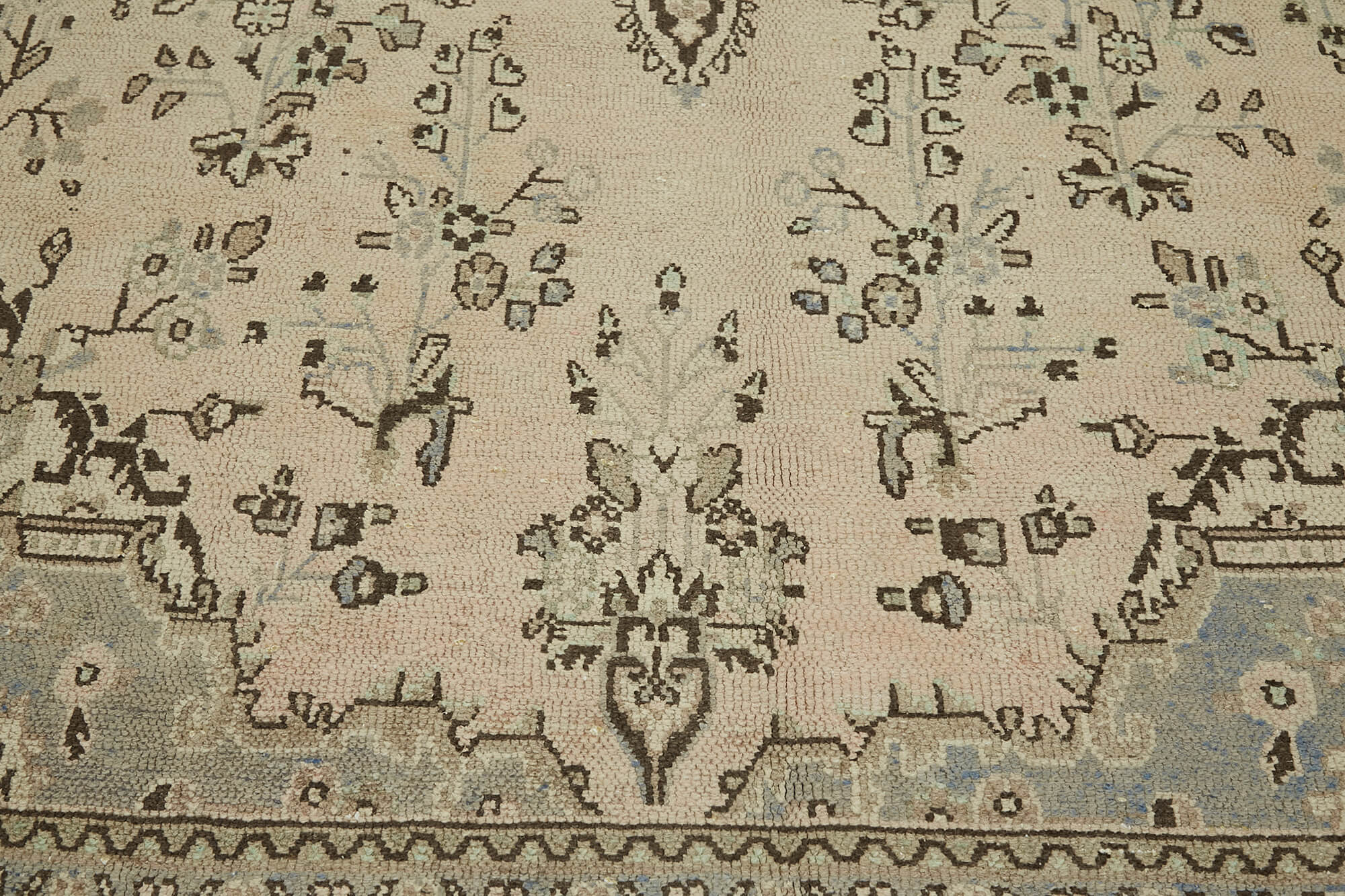Hand-knotted persian vintage 1970s 246 cm x 346 cm beige wool carpet