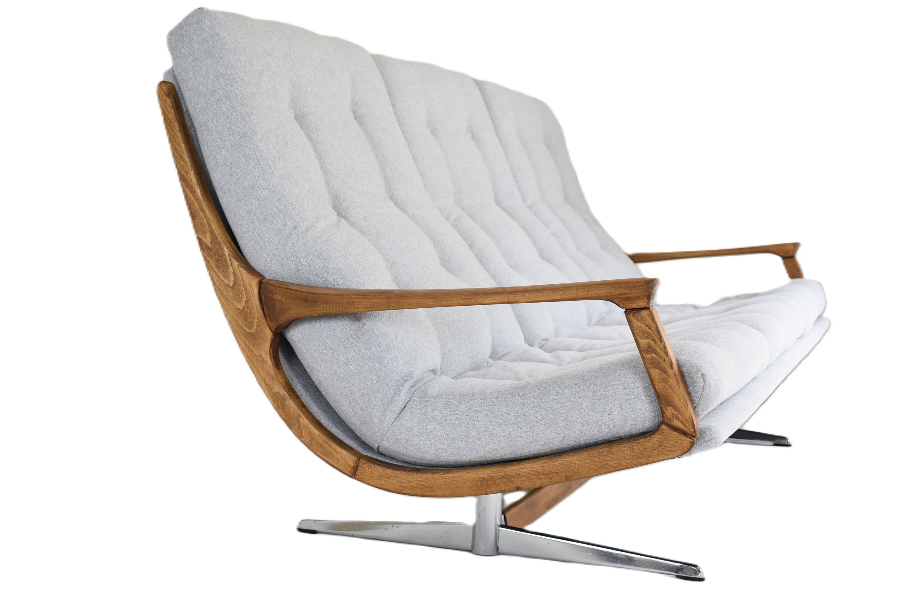 Canapé scandinave vintage extrêmement confortable en tissu gris clair années 1960, unique