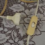 Lampe en métal peinte à la main, abat-jour en tissu beige et crème