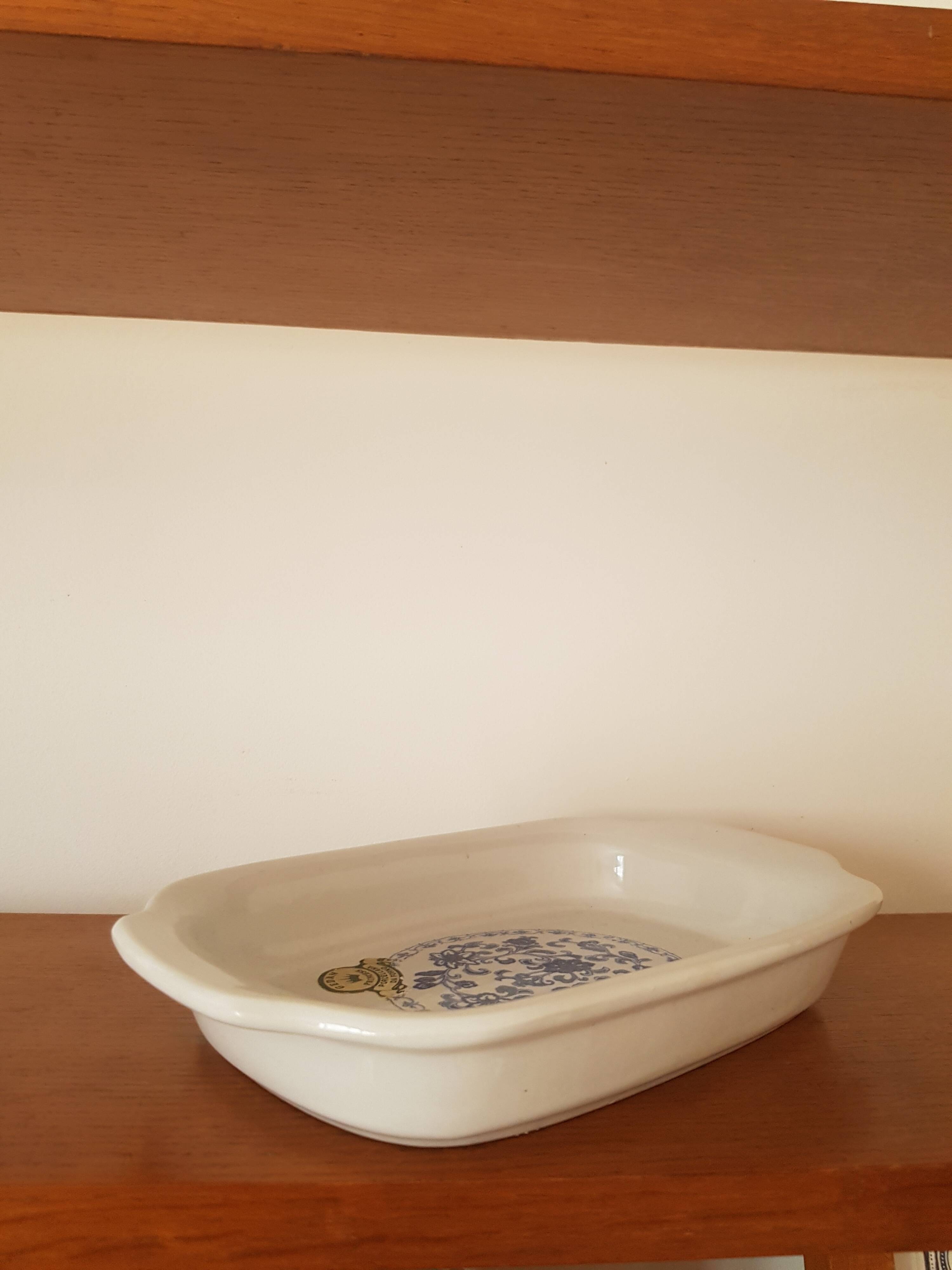 Plat en porcelaine