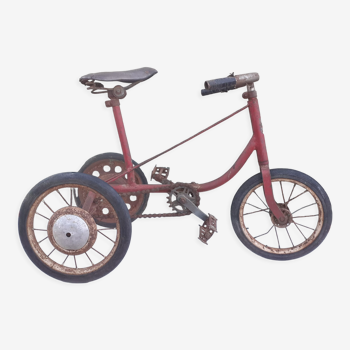 Tricycle enfant ancien
