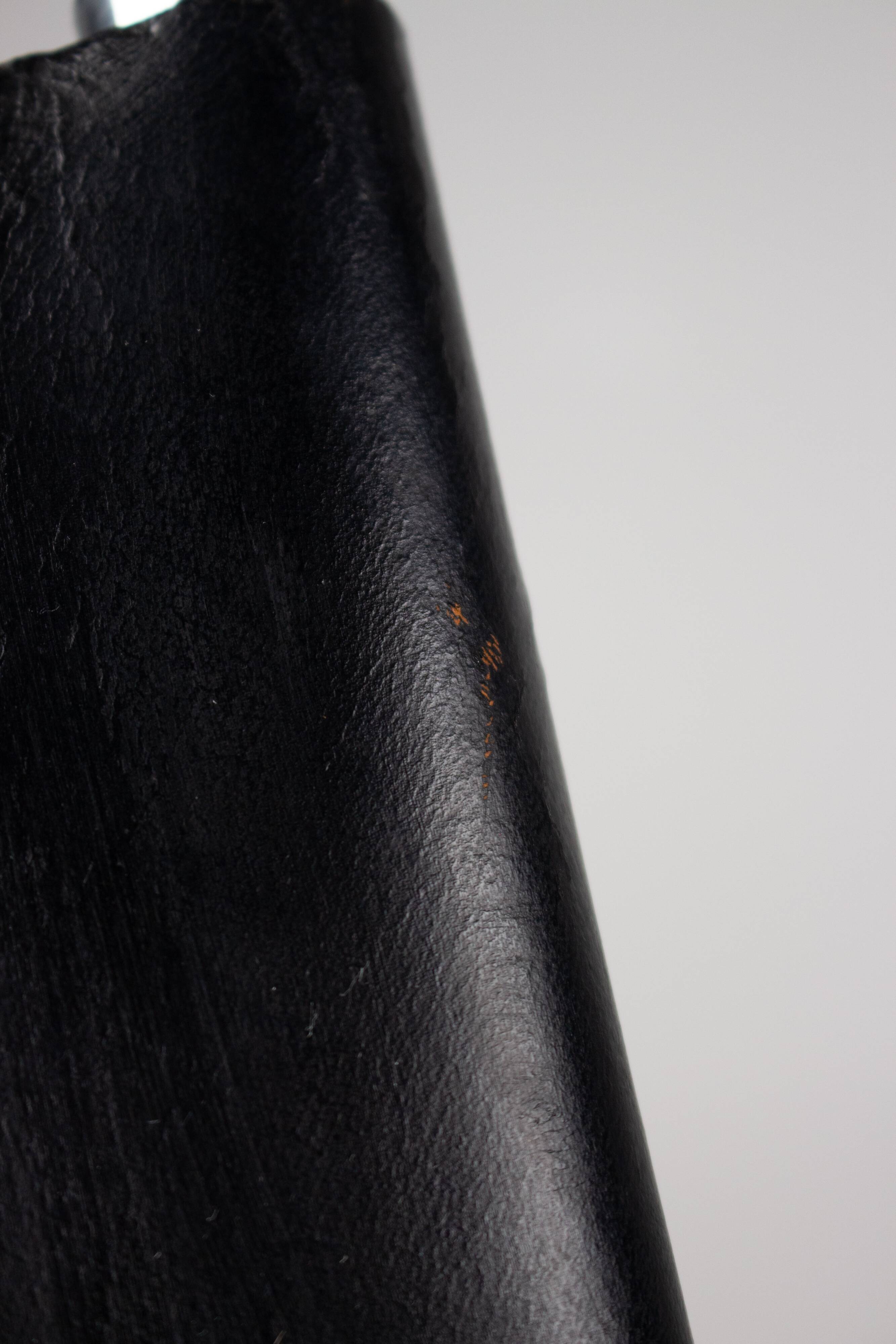 Pair of Matteo Grassi MG5 chairs in black leather and chrome