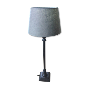 Lampe en métal avec - abat jour