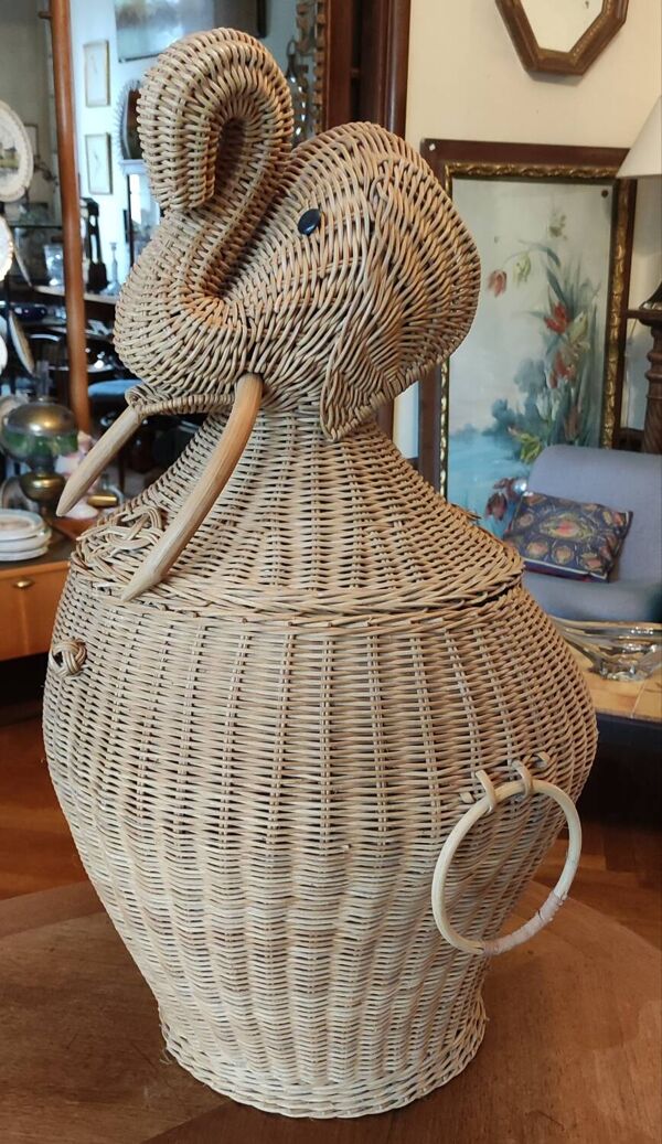 Ancien panier panière coffre vintage rotin tête d éléphant