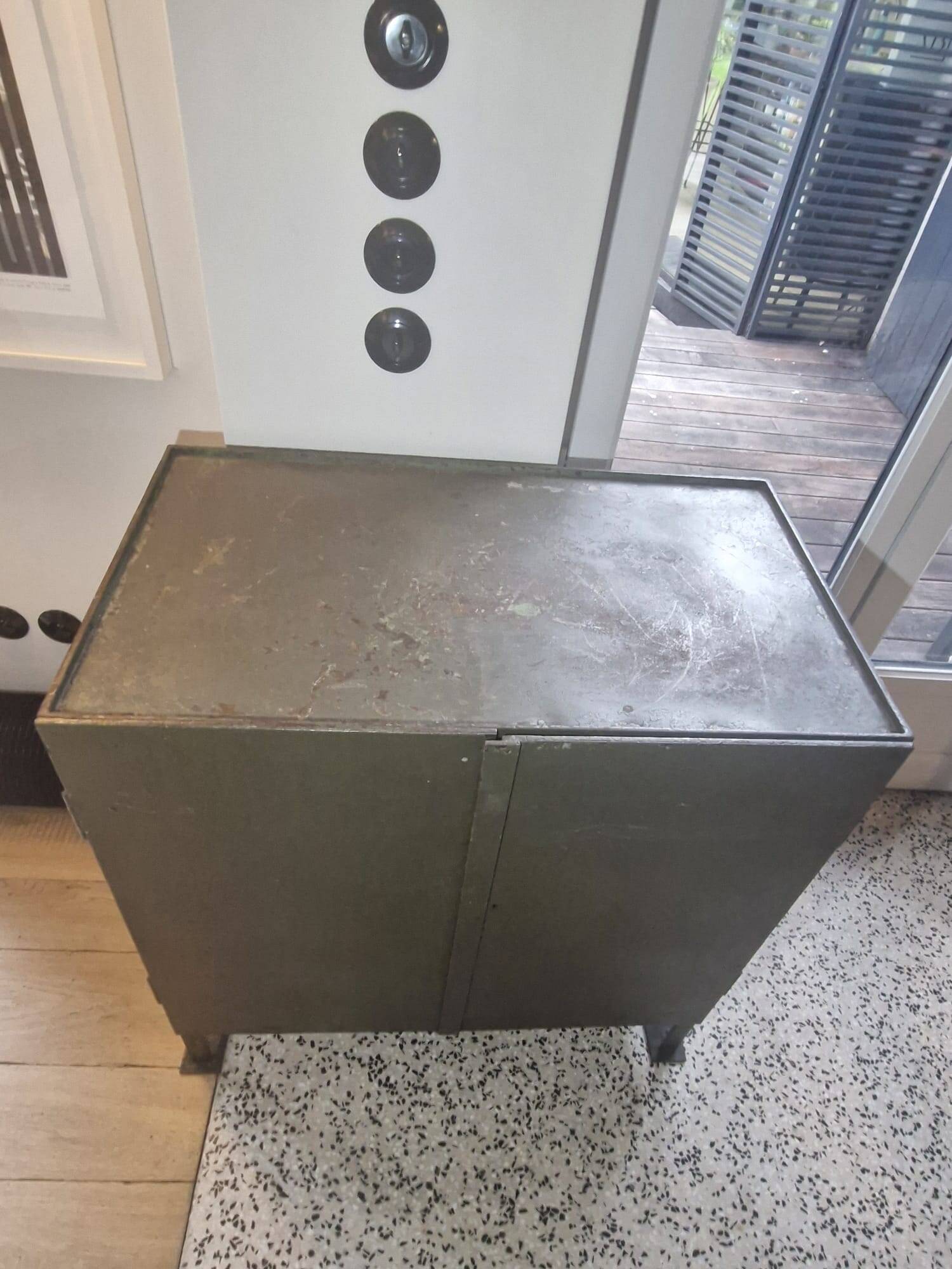 Buffet industriel acier vintage années 60/70 – meuble d’atelier authentique
