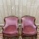 Paire de fauteuils - bergères de style Louis XV en velours rose