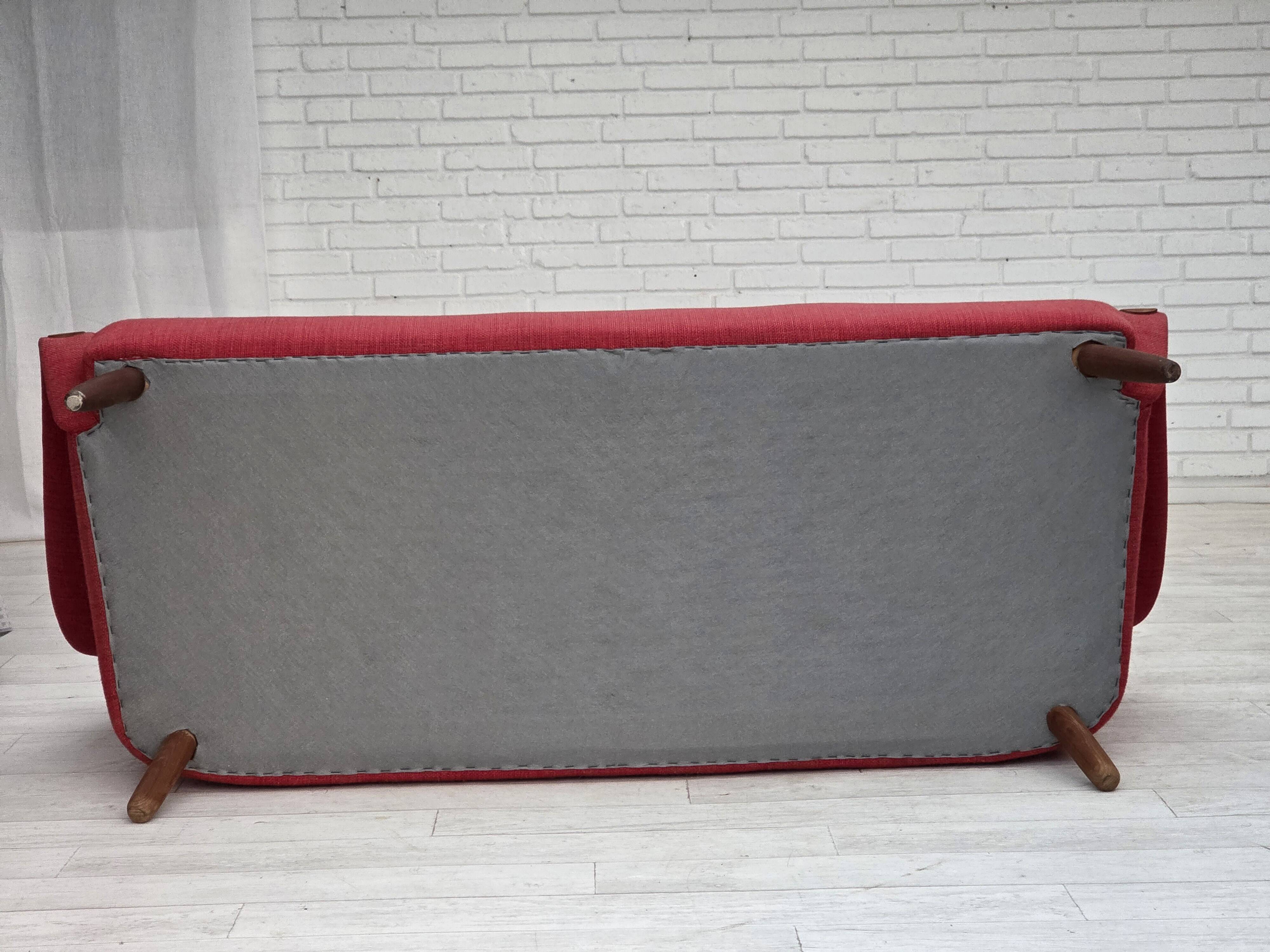 Canapé 2 places danois des années 1970, tissu d'ameublement, bois de teck.