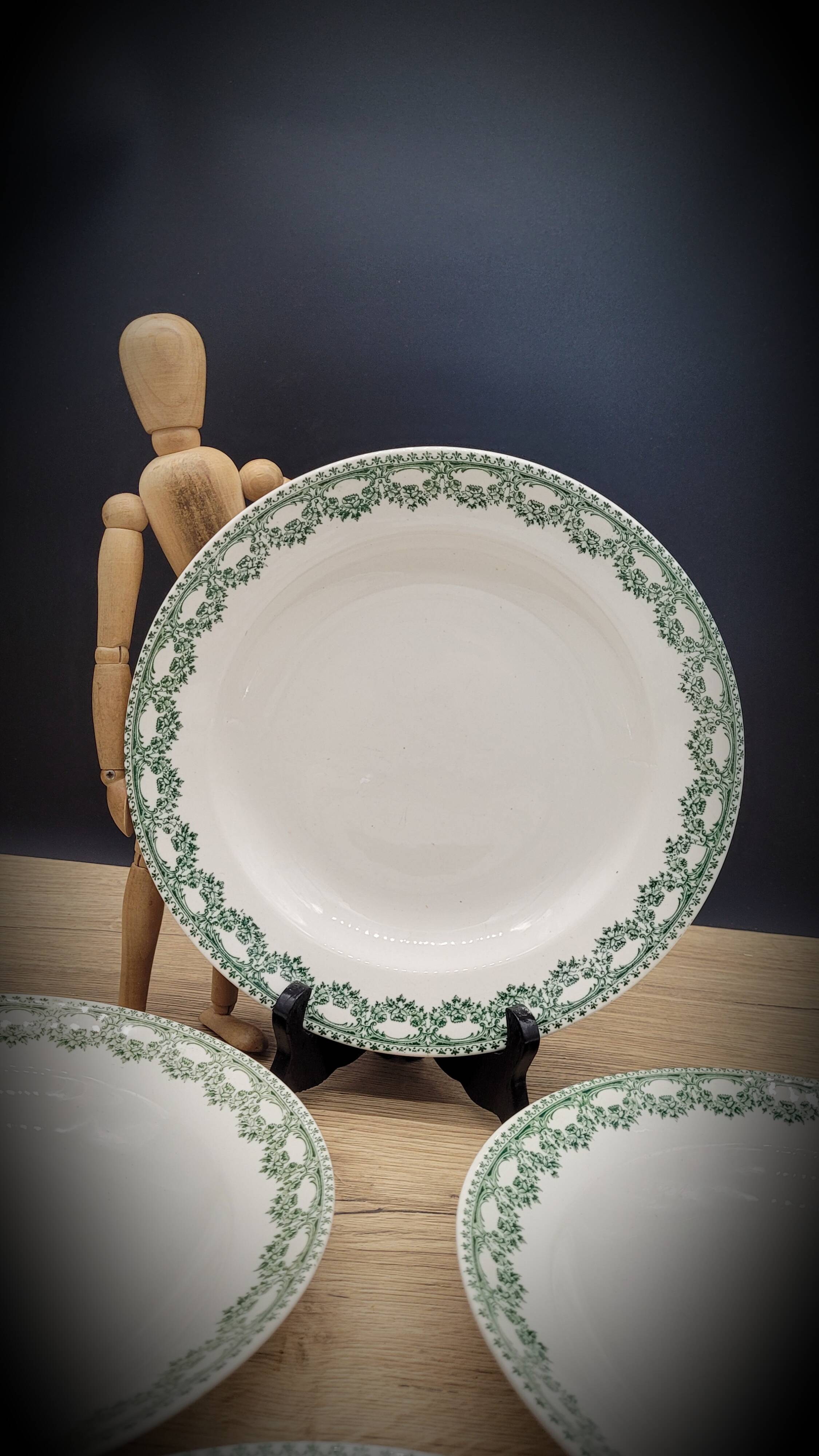 Set of 6 Carlotta Boch plates