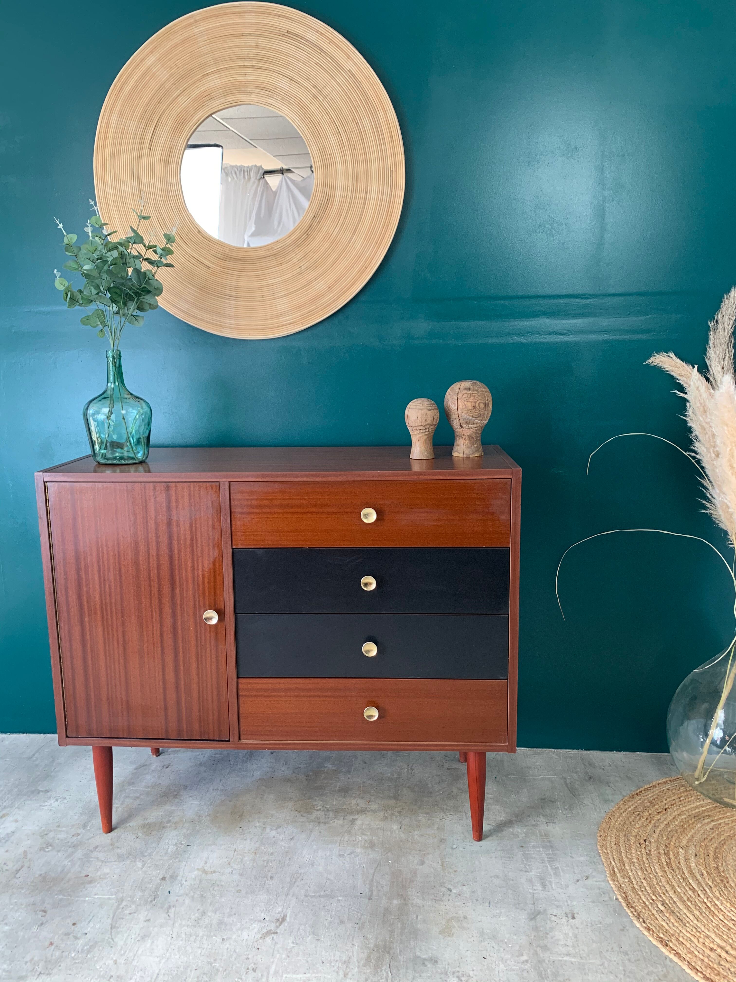 Dresser with tapered feet