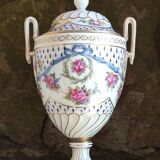 Vase couvert en porcelaine de Sèvres