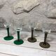 Ancien et rare ! Vendu en lot de 12 Verres à pieds torsadés colorés et gravés de fleurs et feuilles