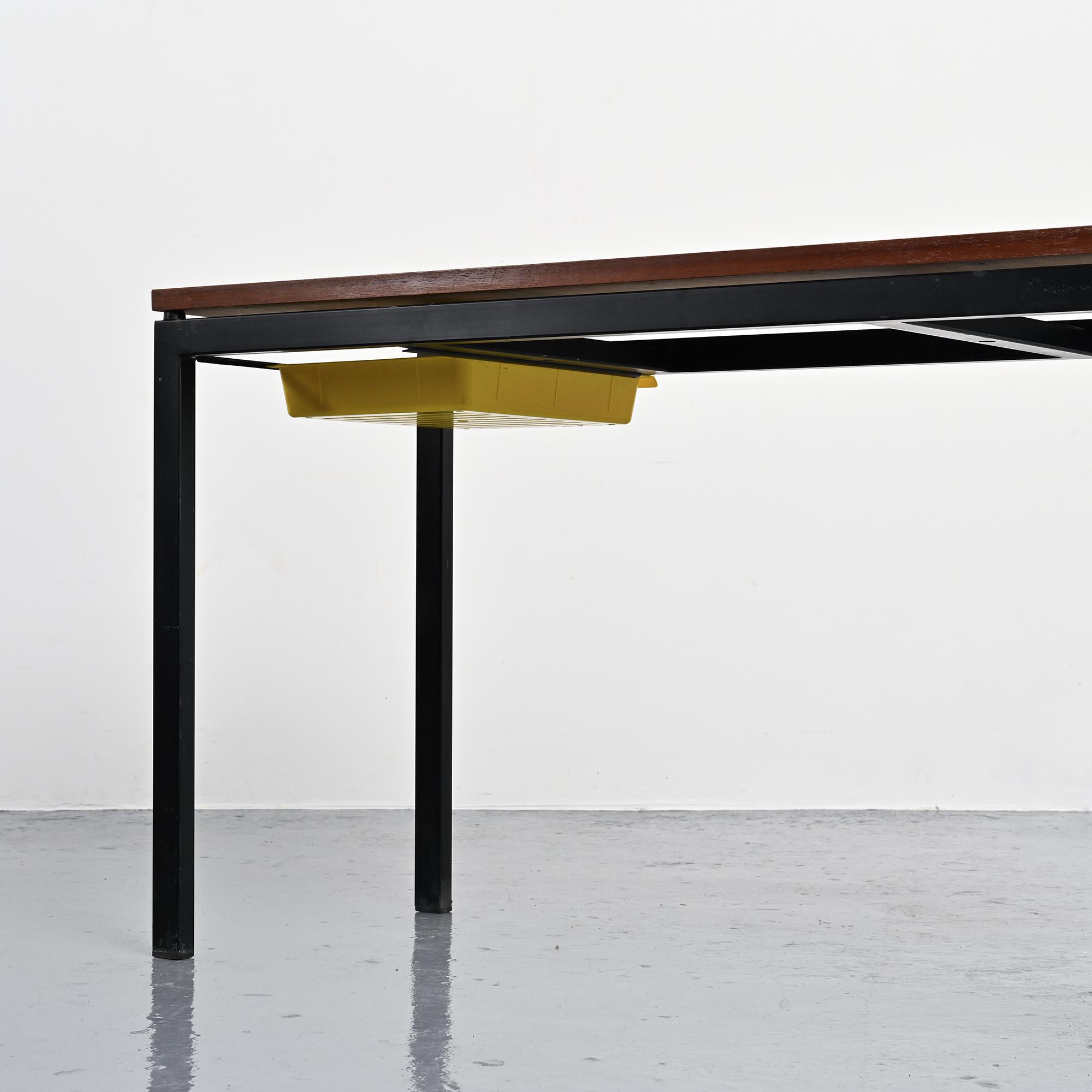 Bureau Cansado par Charlotte Perriand, circa 1962.