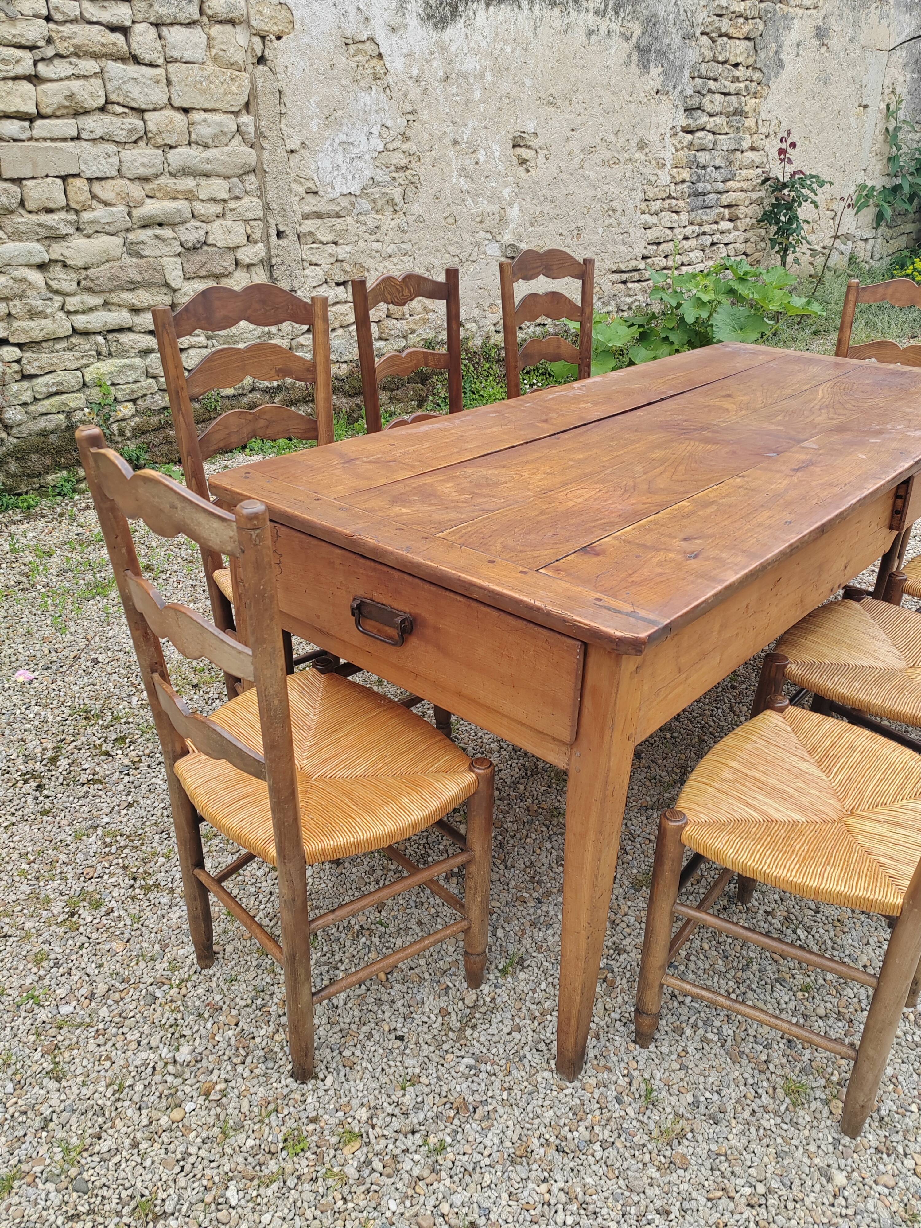 Table de ferme et 8 chaises