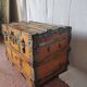 Malle de voyage vers 1900 fer et sapin