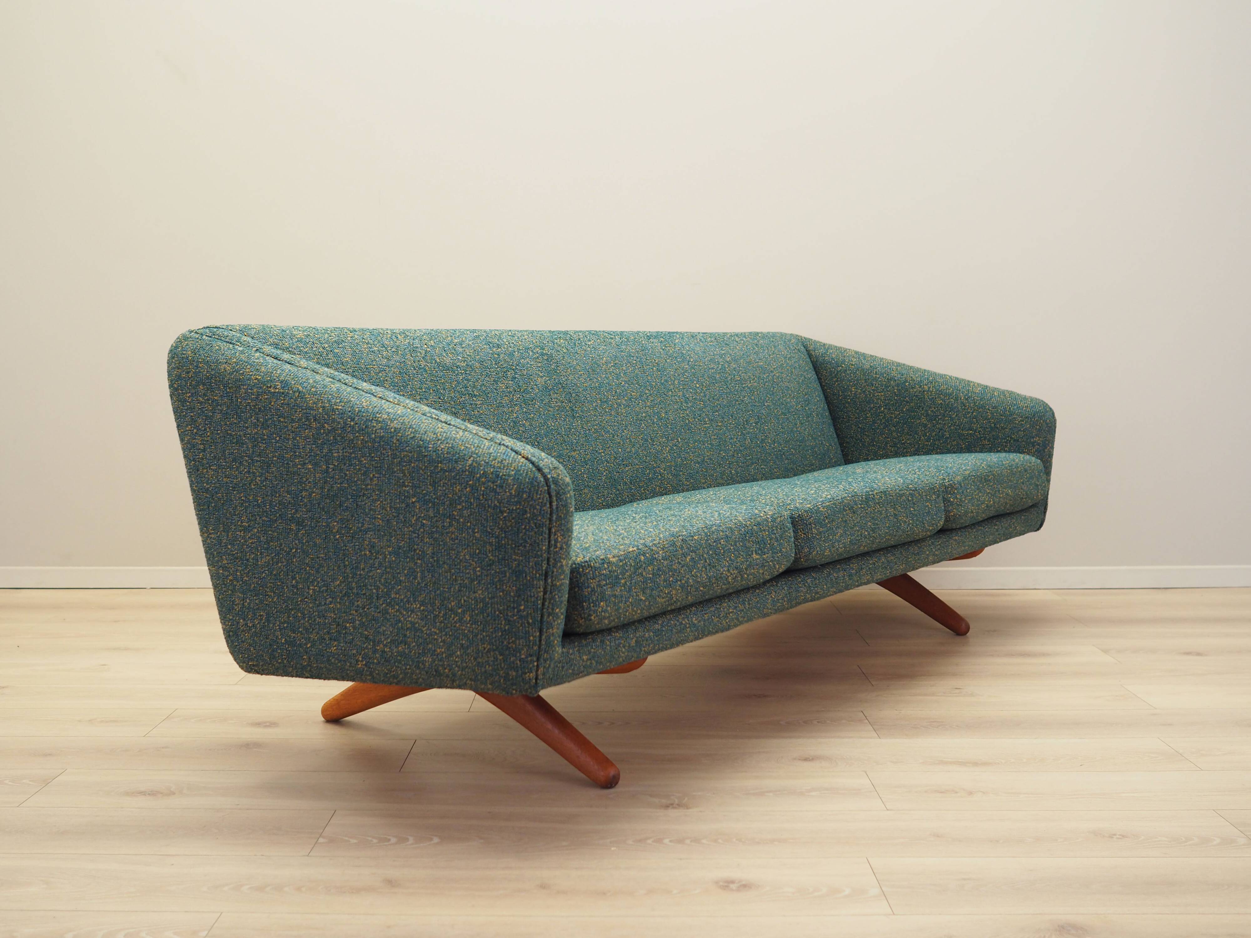 Canapé vert mélangé, design danois, années 1960, fabricant : A. Mikael Laursen.