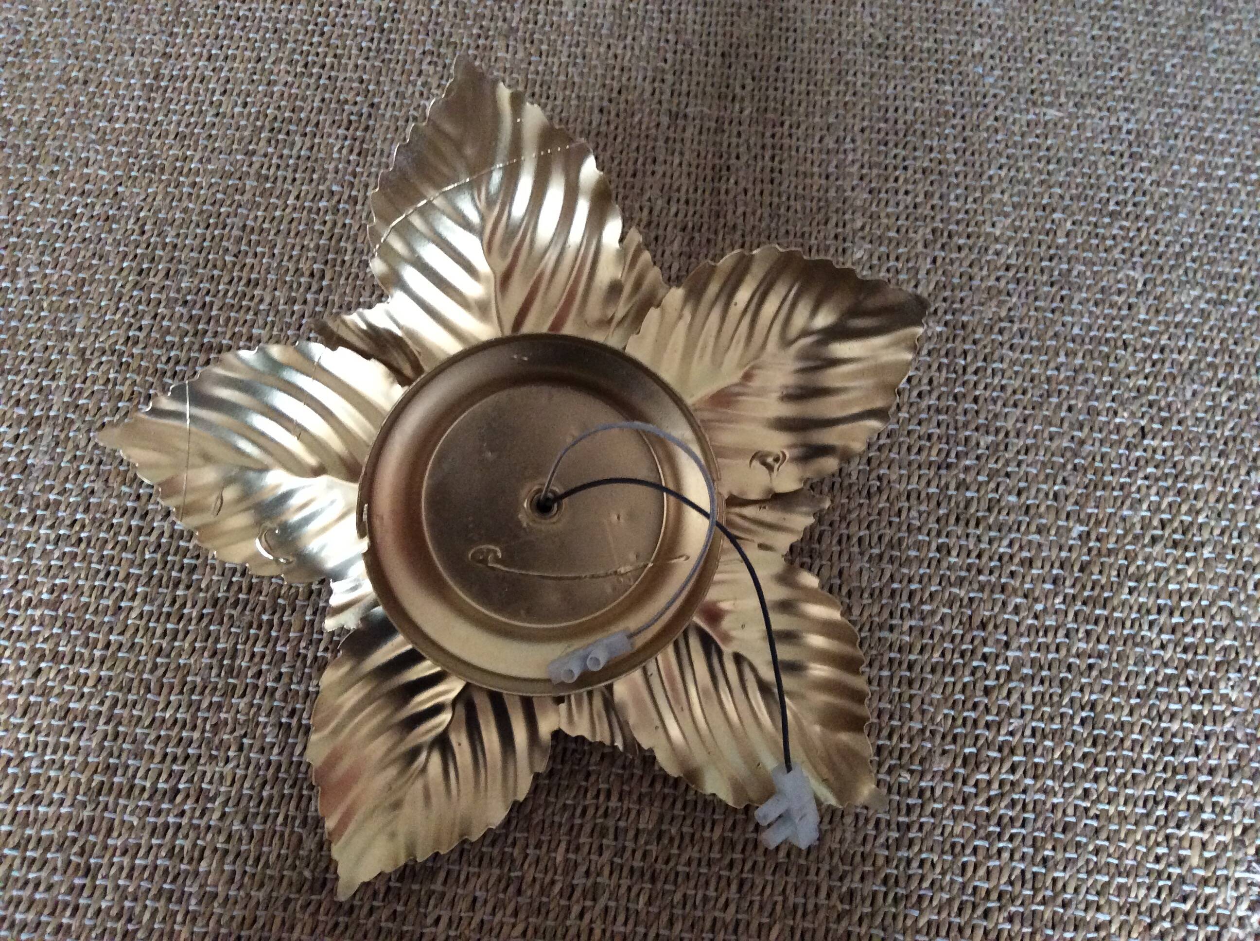 Gold metal flower wall light