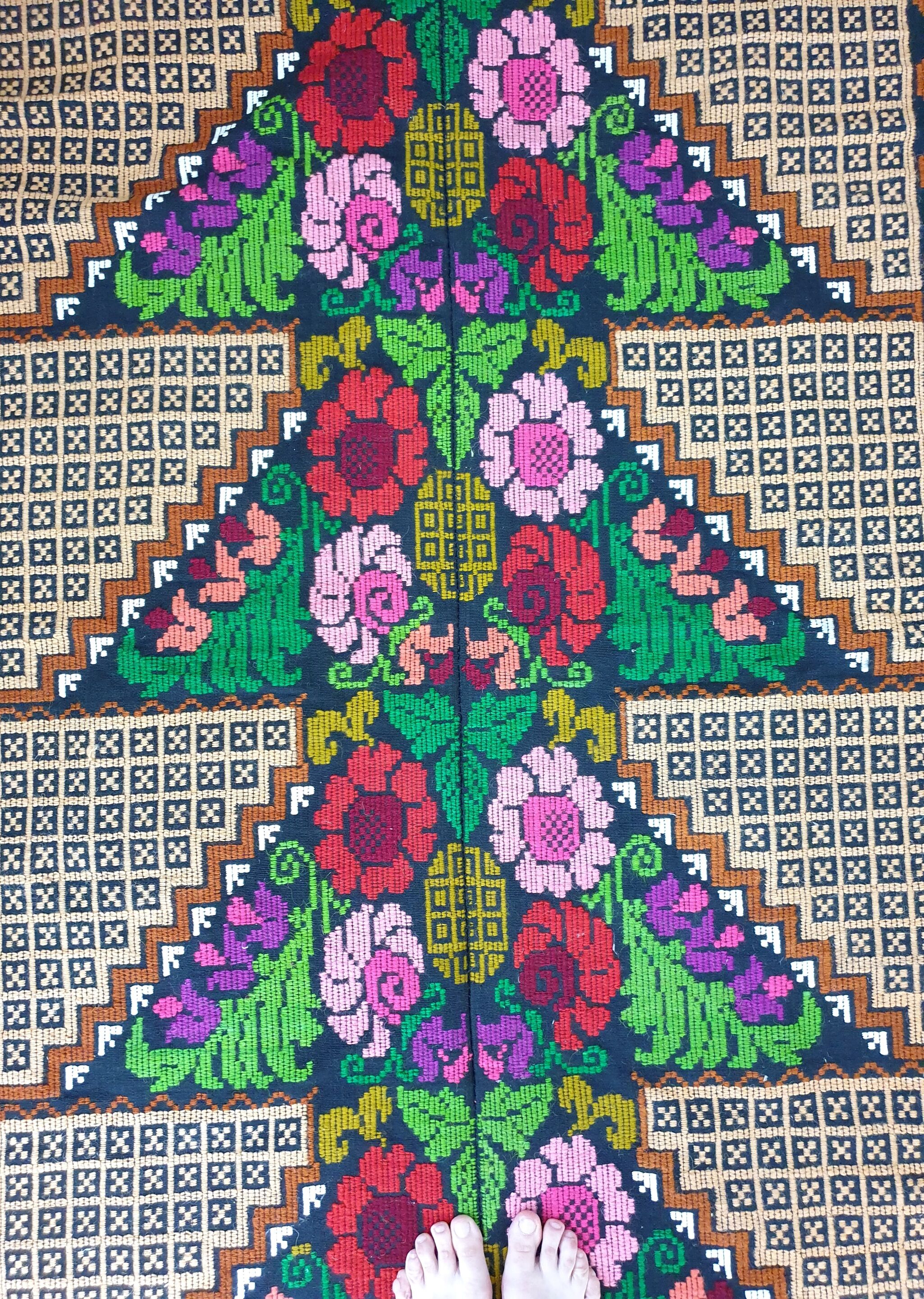 Brown wool rug with colorful boho flowers 142x196cm