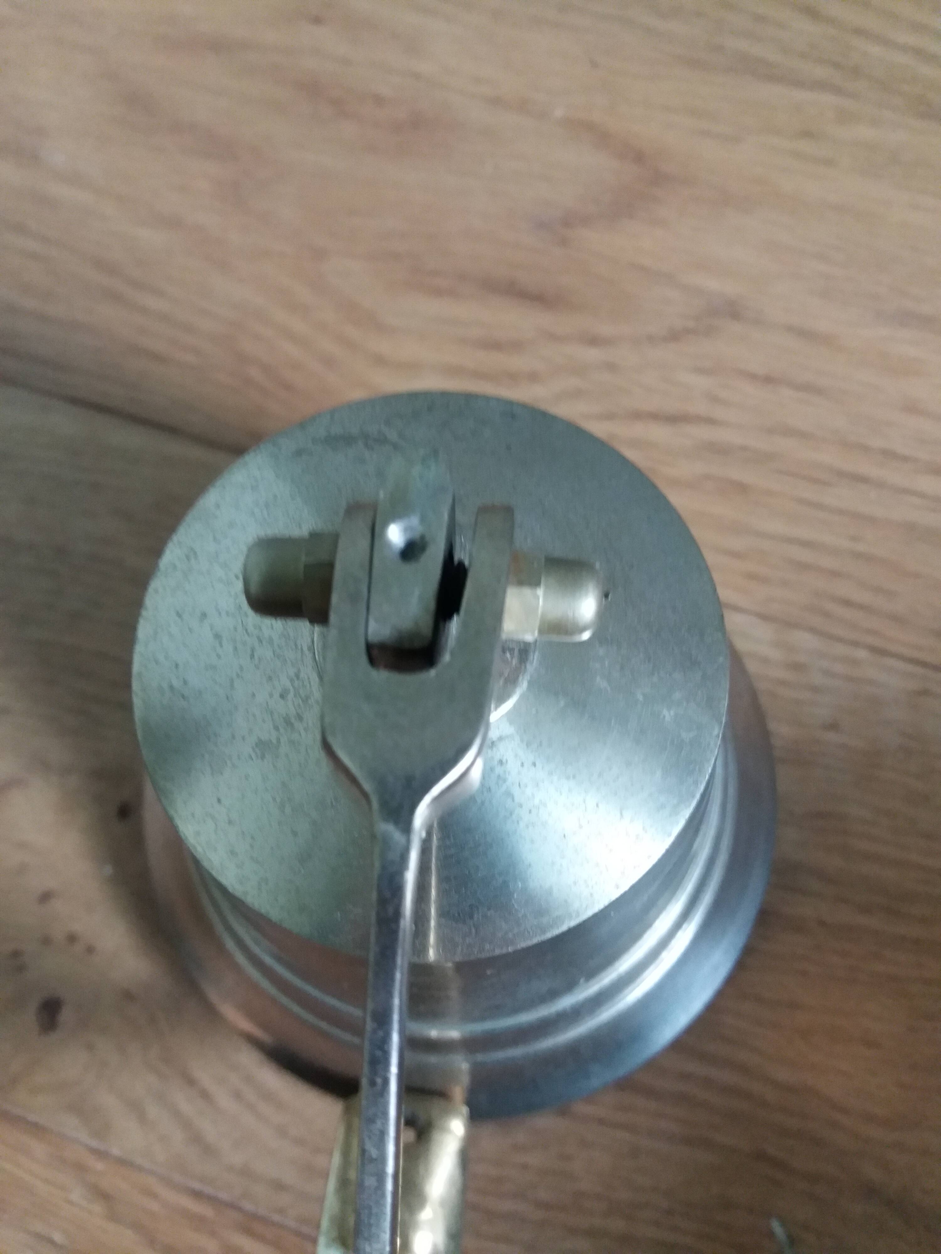 Wall entrance bell with bracket