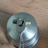 Wall entrance bell with bracket