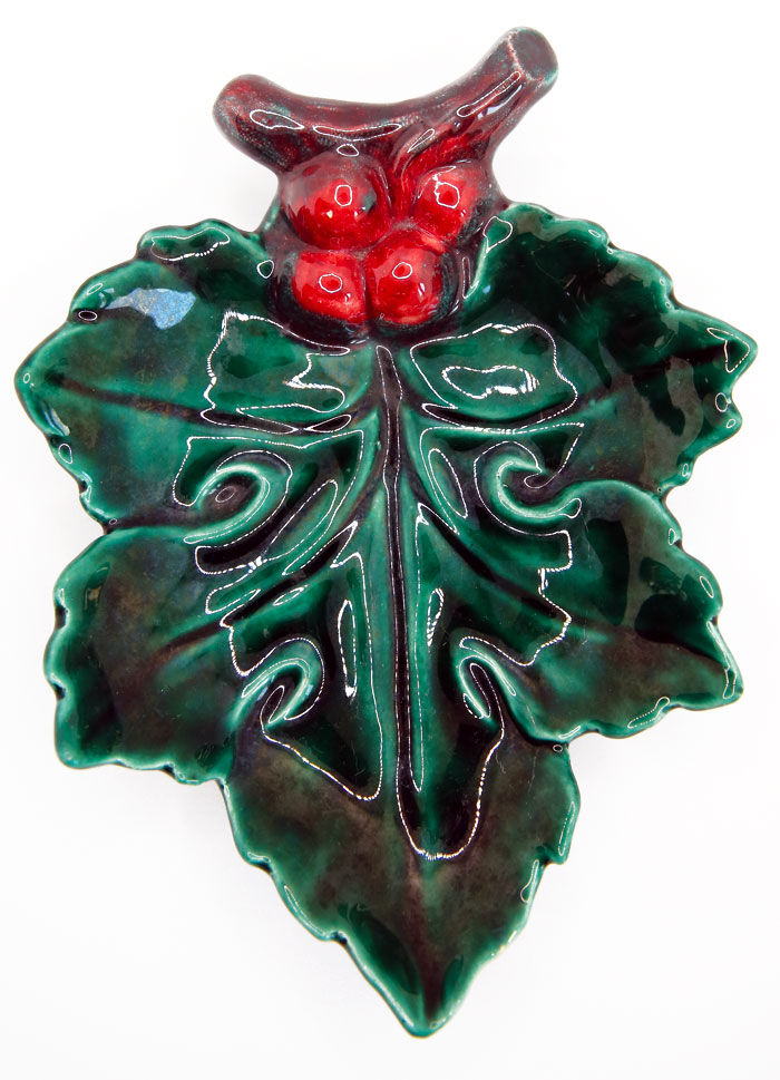 Cup of vine leaf in green slurry signed SRB Paris