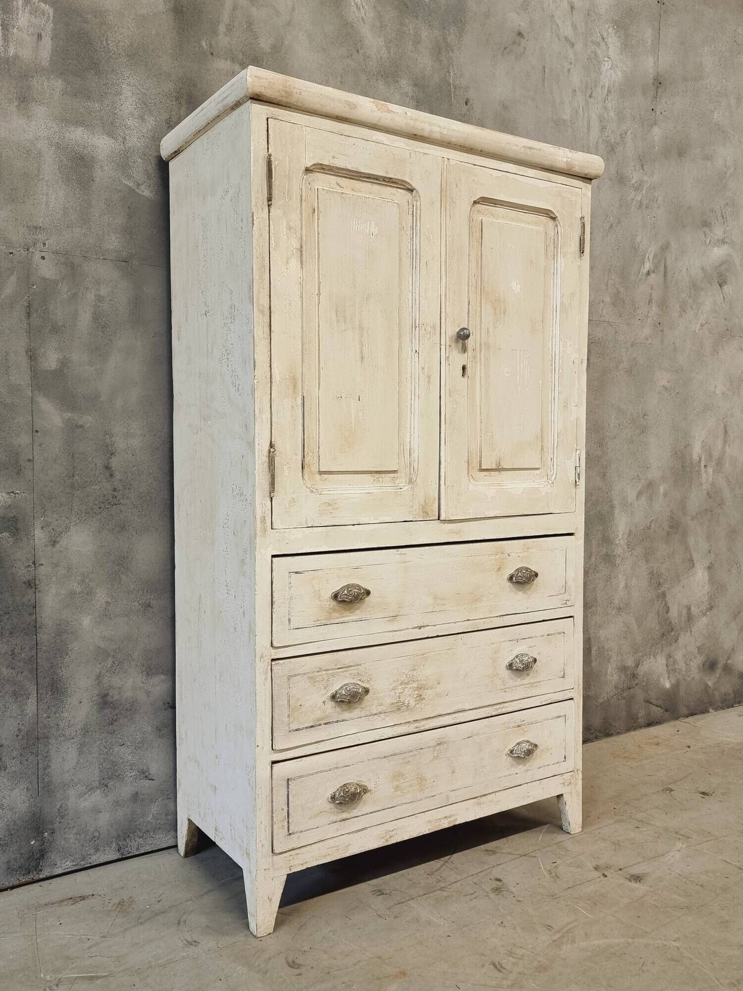 Armoire ancienne française brocante blanche avec tiroirs 83x148 cm