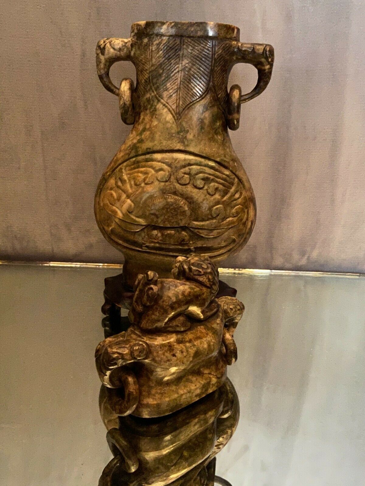 Covered vase in hard stone carved China