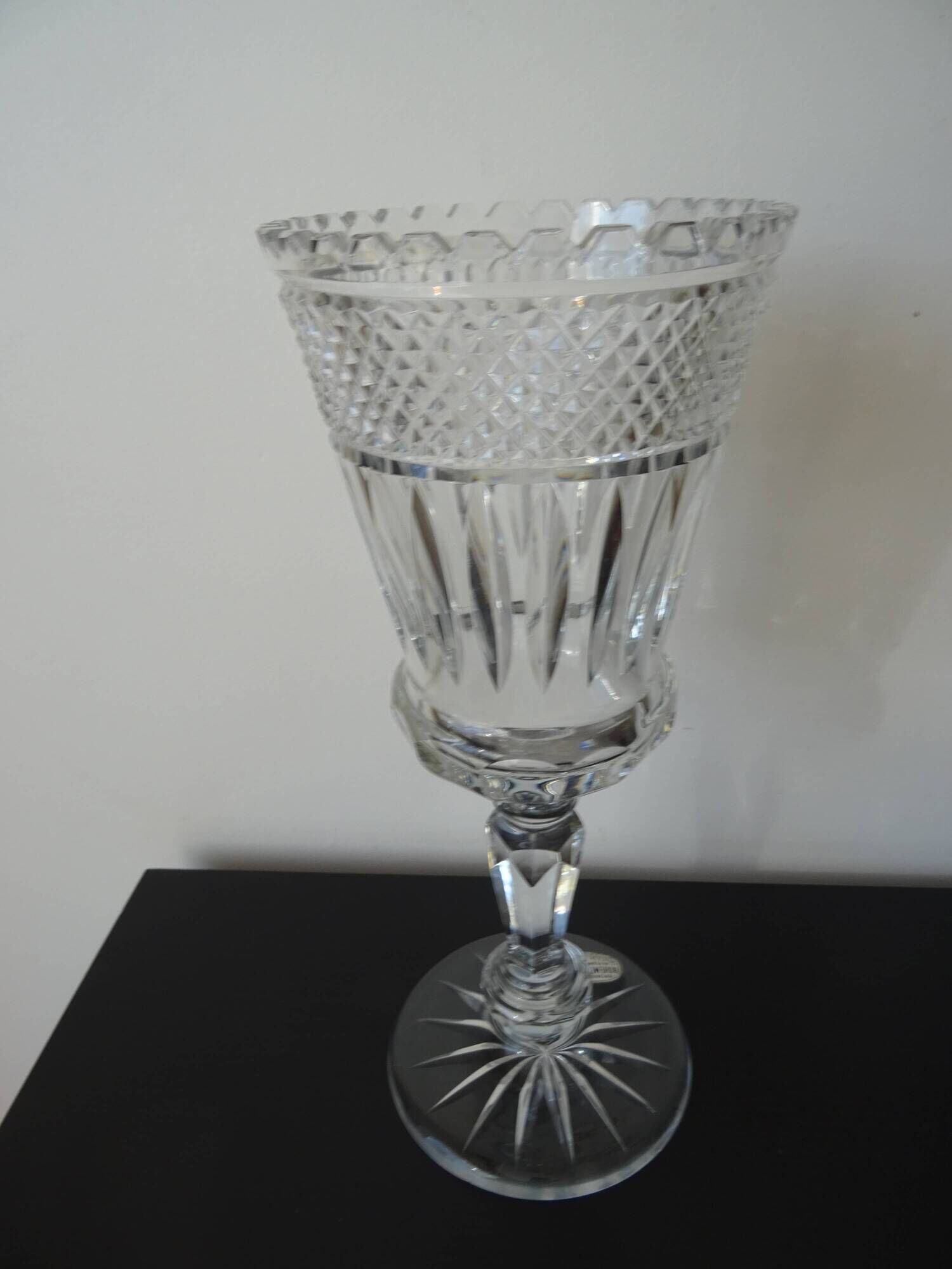 Ancien vase sur pied cristal taillé Bohème 32 cm