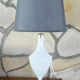 Lampe de table en verre opalin années 1950