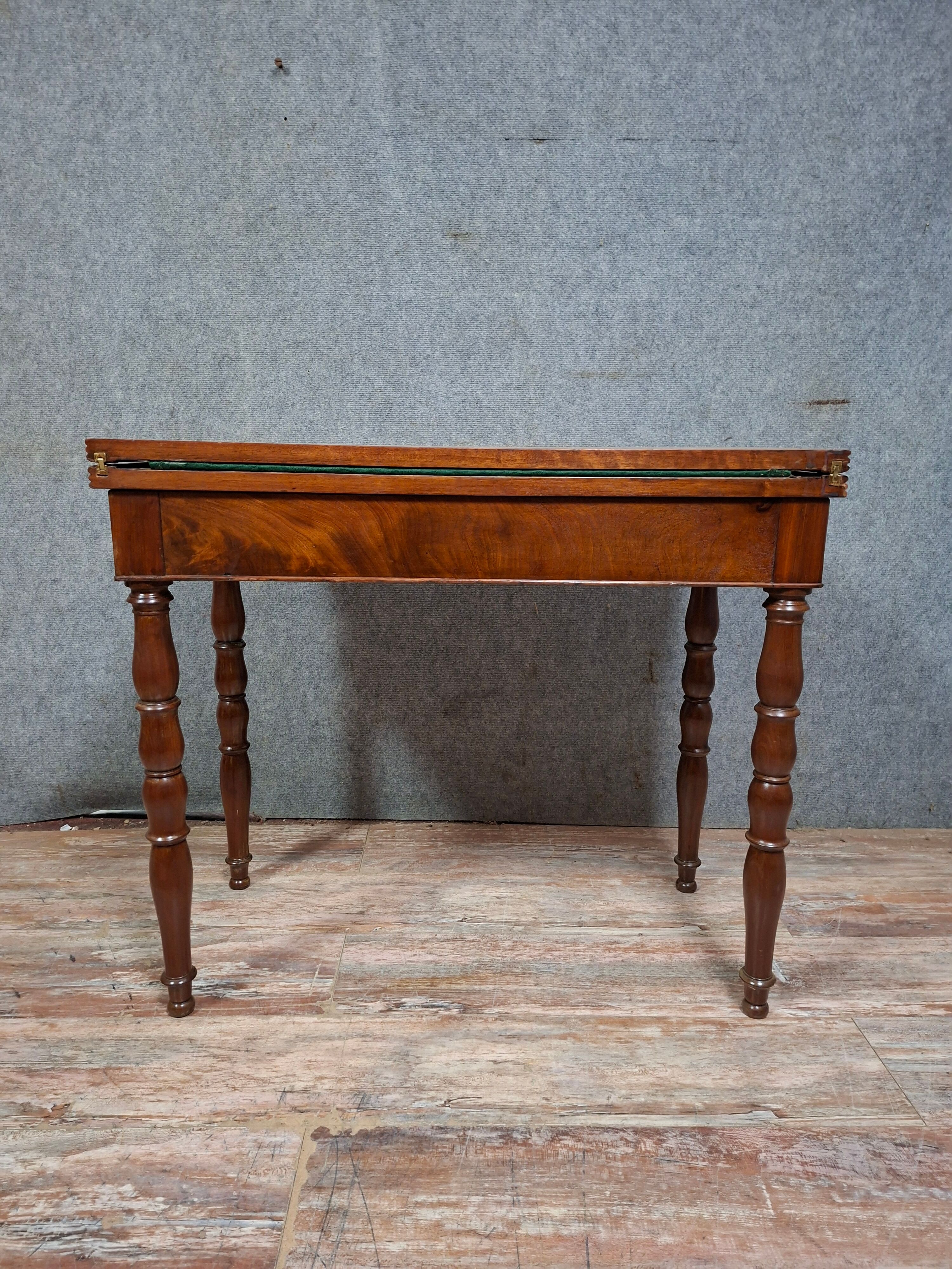 Mahogany game table – Louis-Philippe period, 19th century
