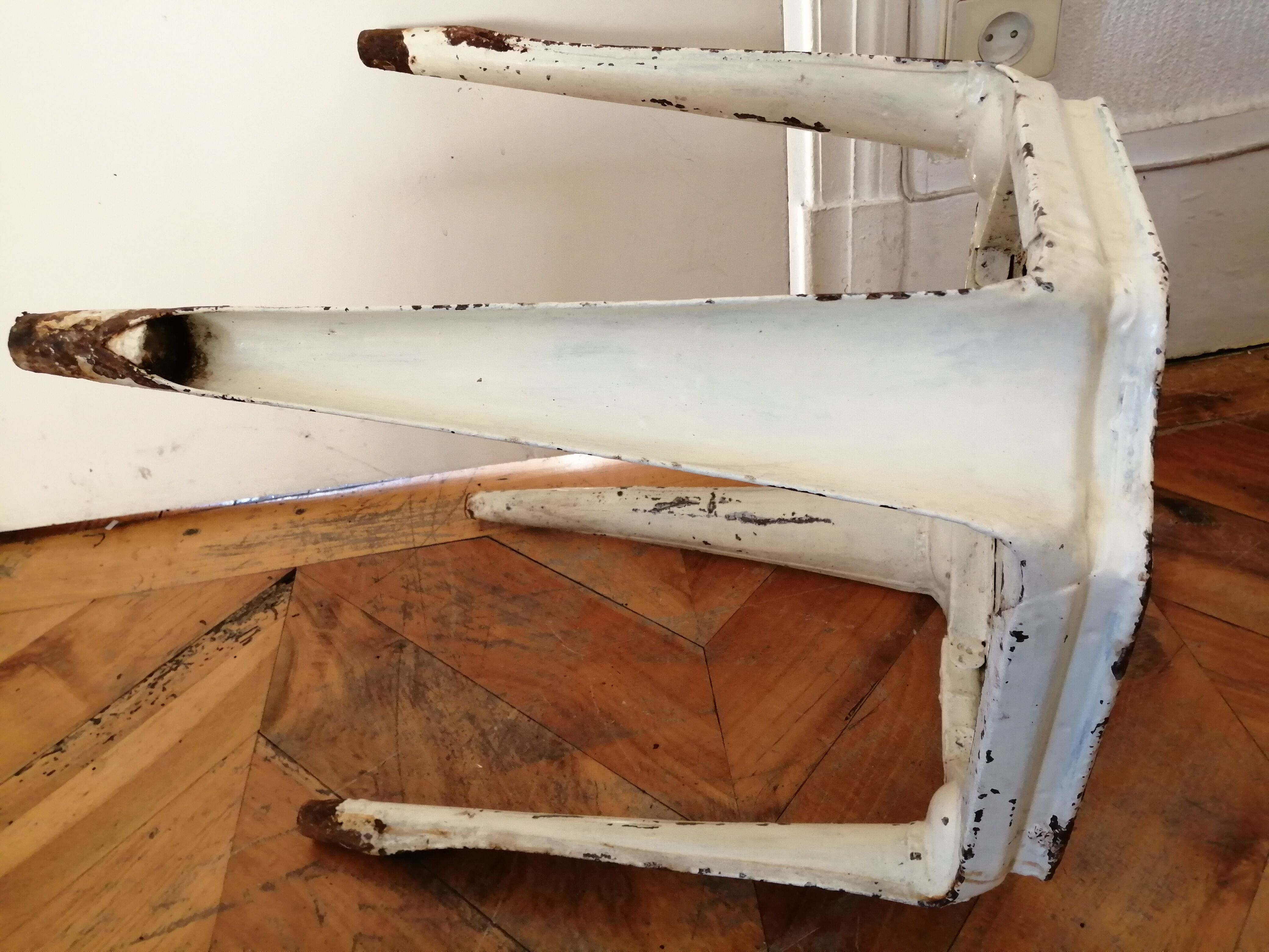 Multipl's 1950s stool