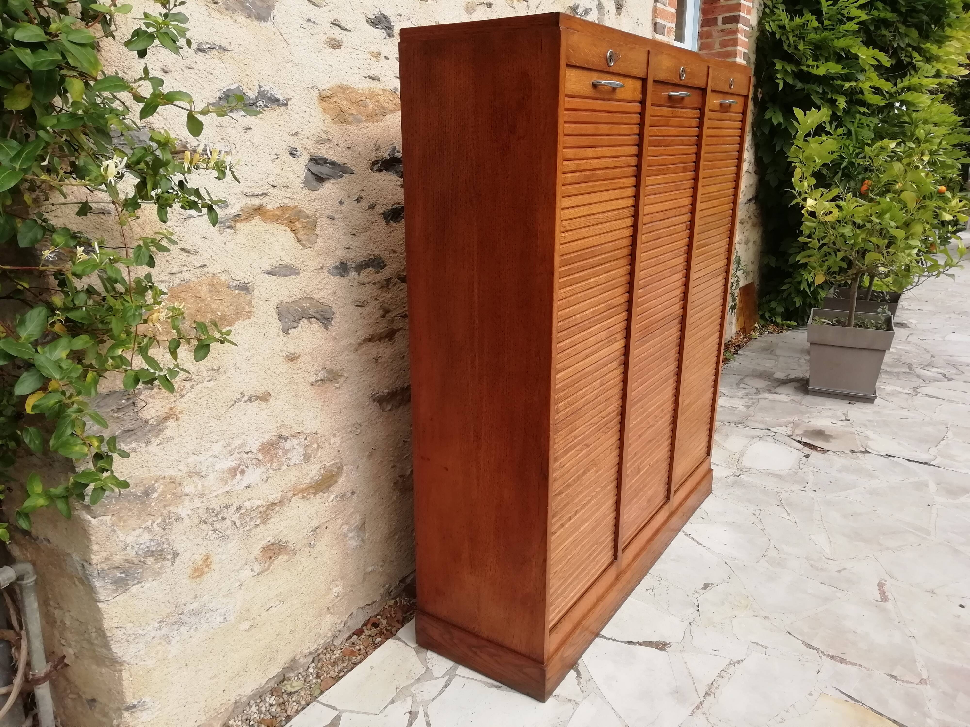 Triple oak curtain binder
