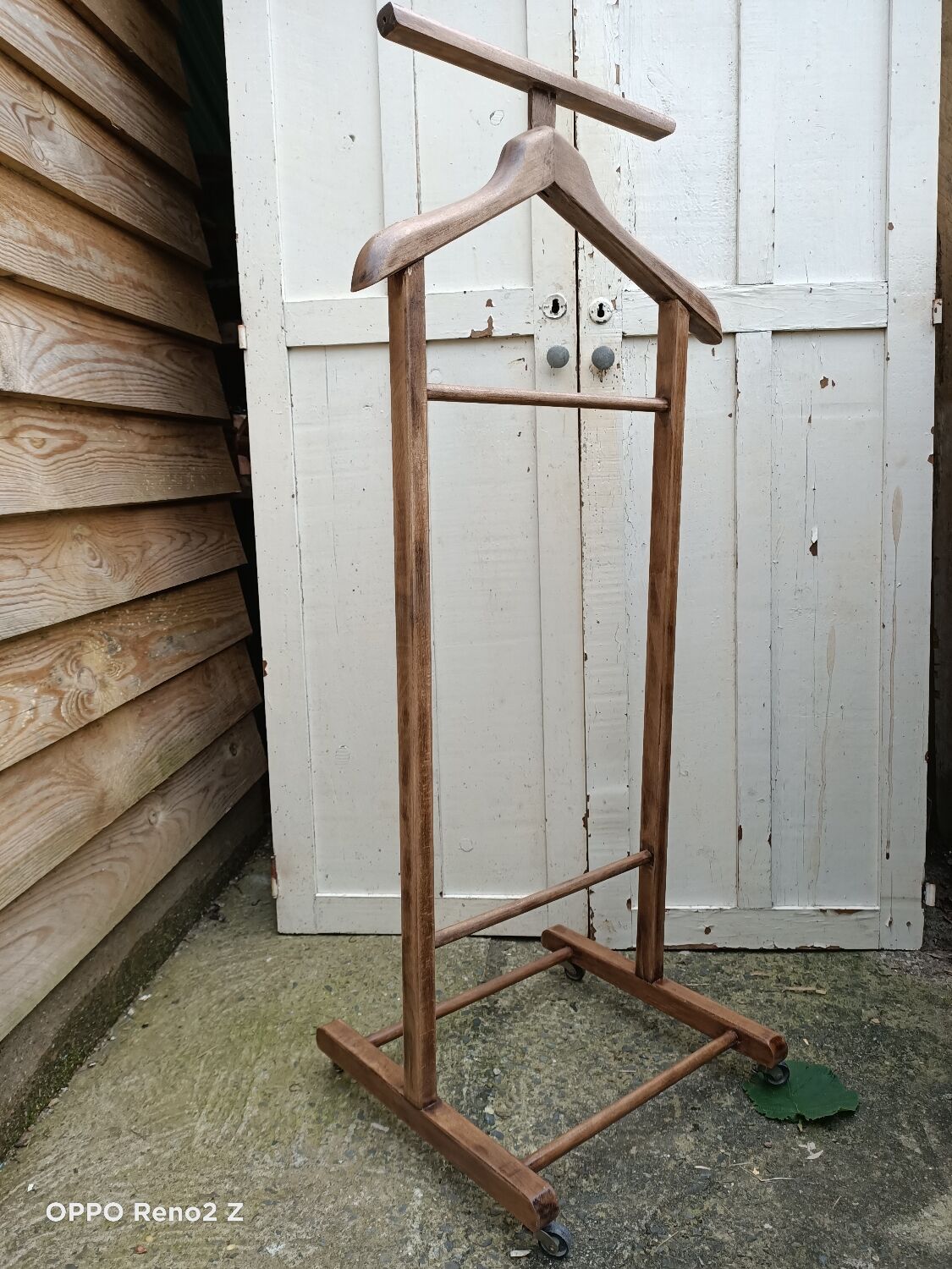 Valet en bois patiné