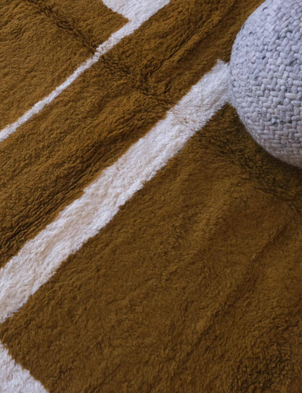 Contemporary wool rug - 266 x 228 cm