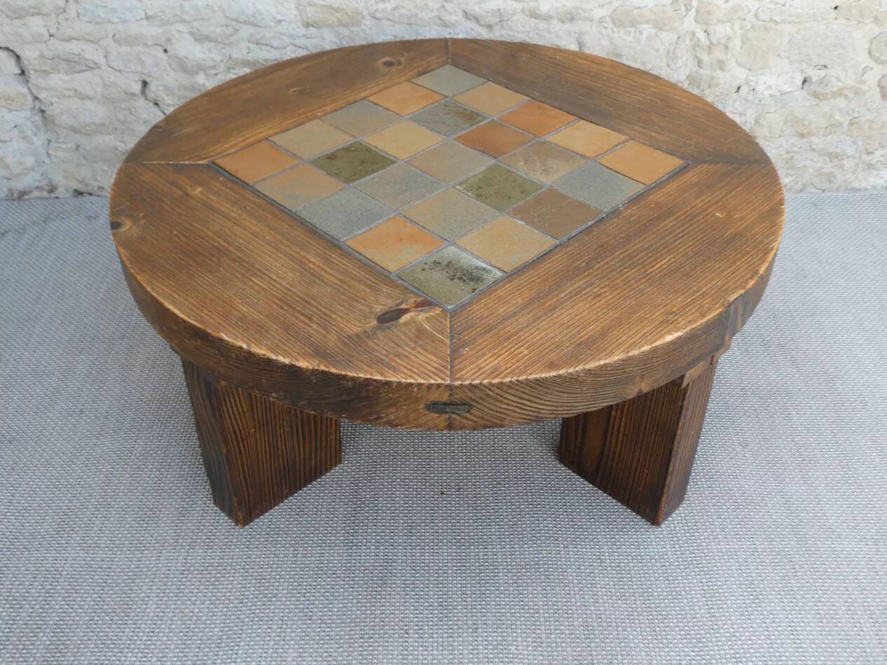 Brutalist coffee table in solid wood and stoneware tiles, circa 1960.