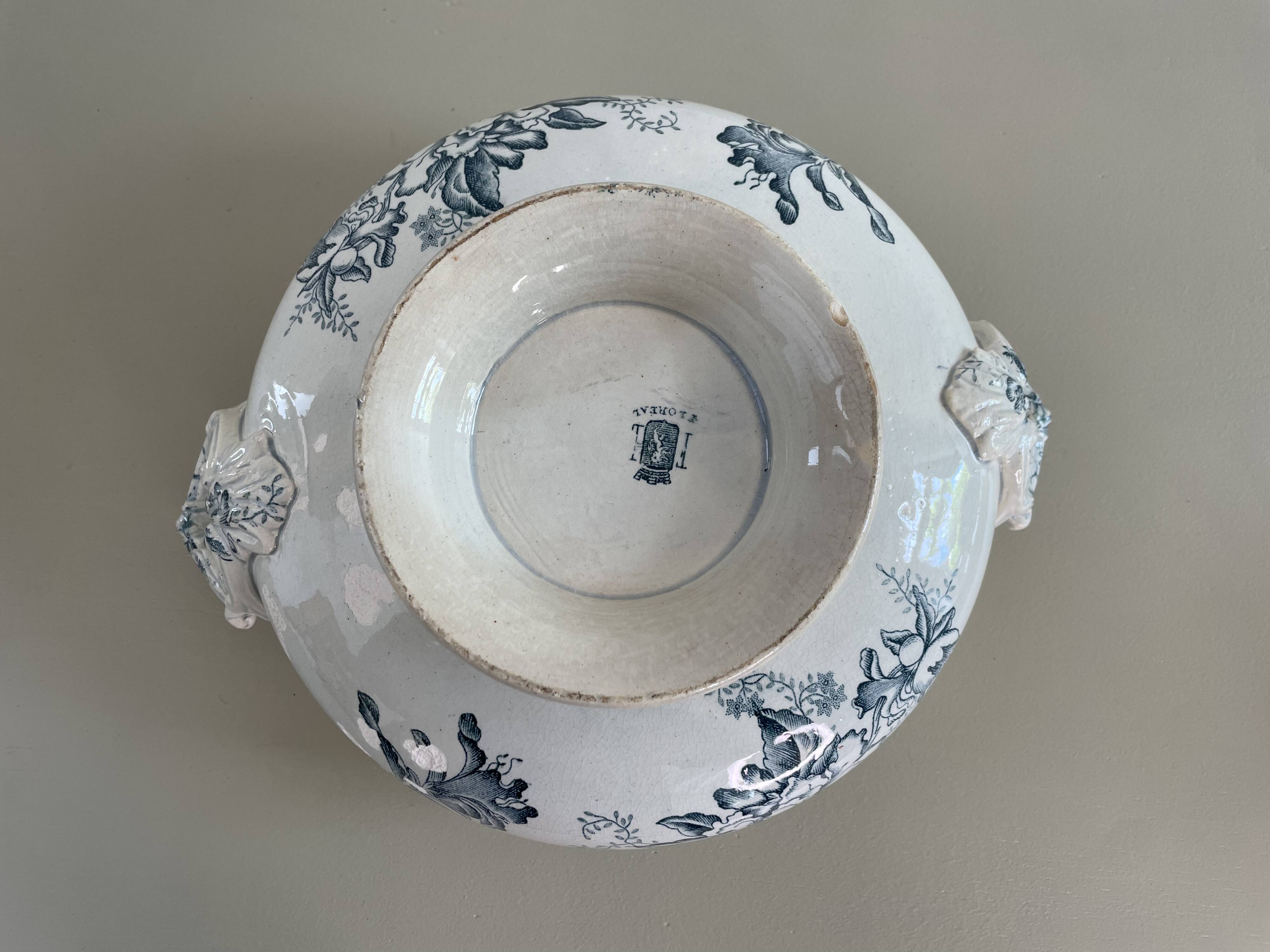 Soupière en terre de fer modèle Floréal