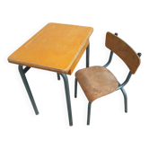 Bureau ecolier avec une chaise