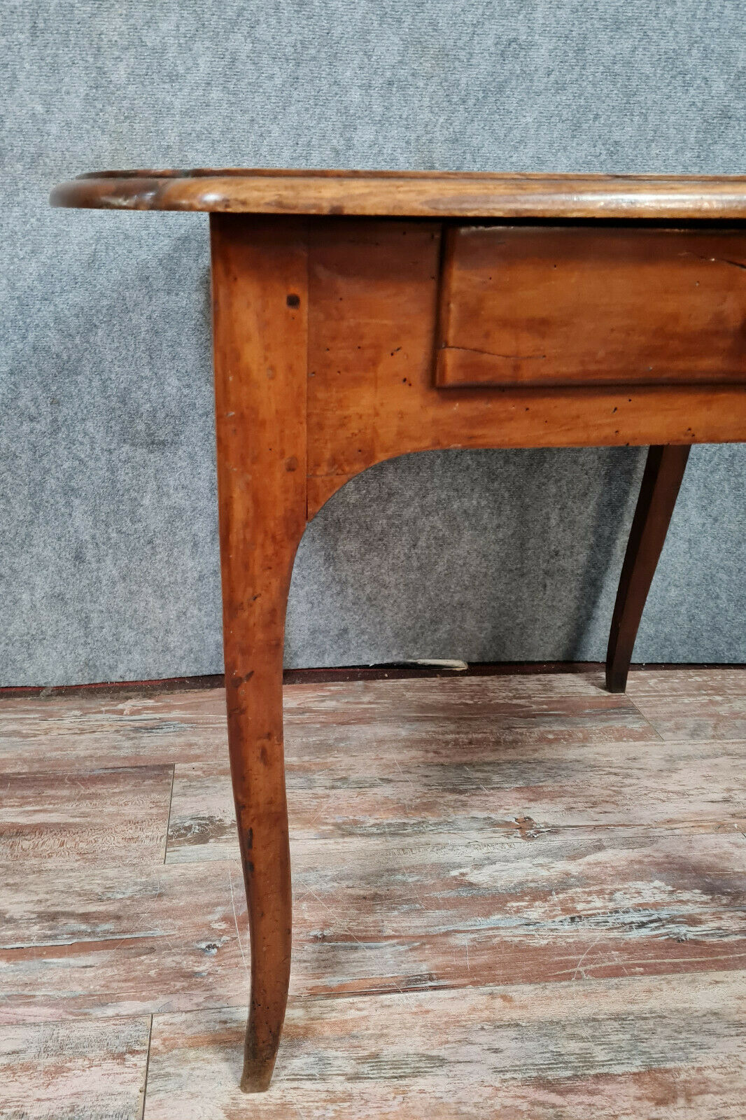 Bureau d'apparat louis xv en bois clair vers 1800