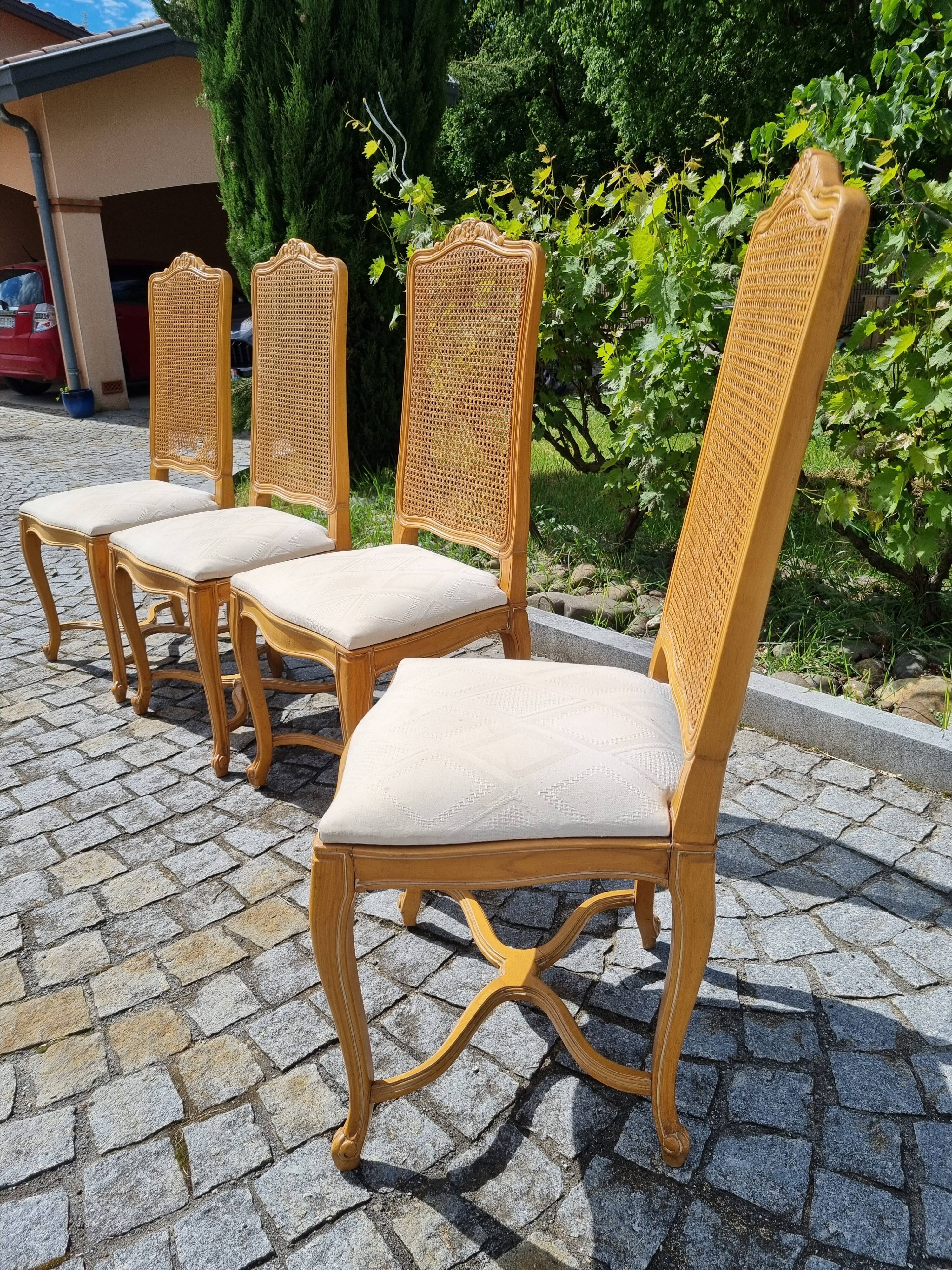 4 chaises en bois cérusé et dossier canné