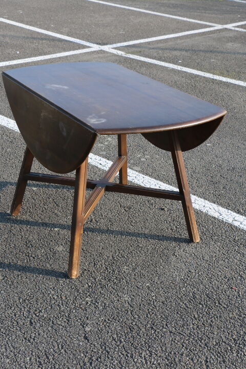 Table Ercol oval engraving