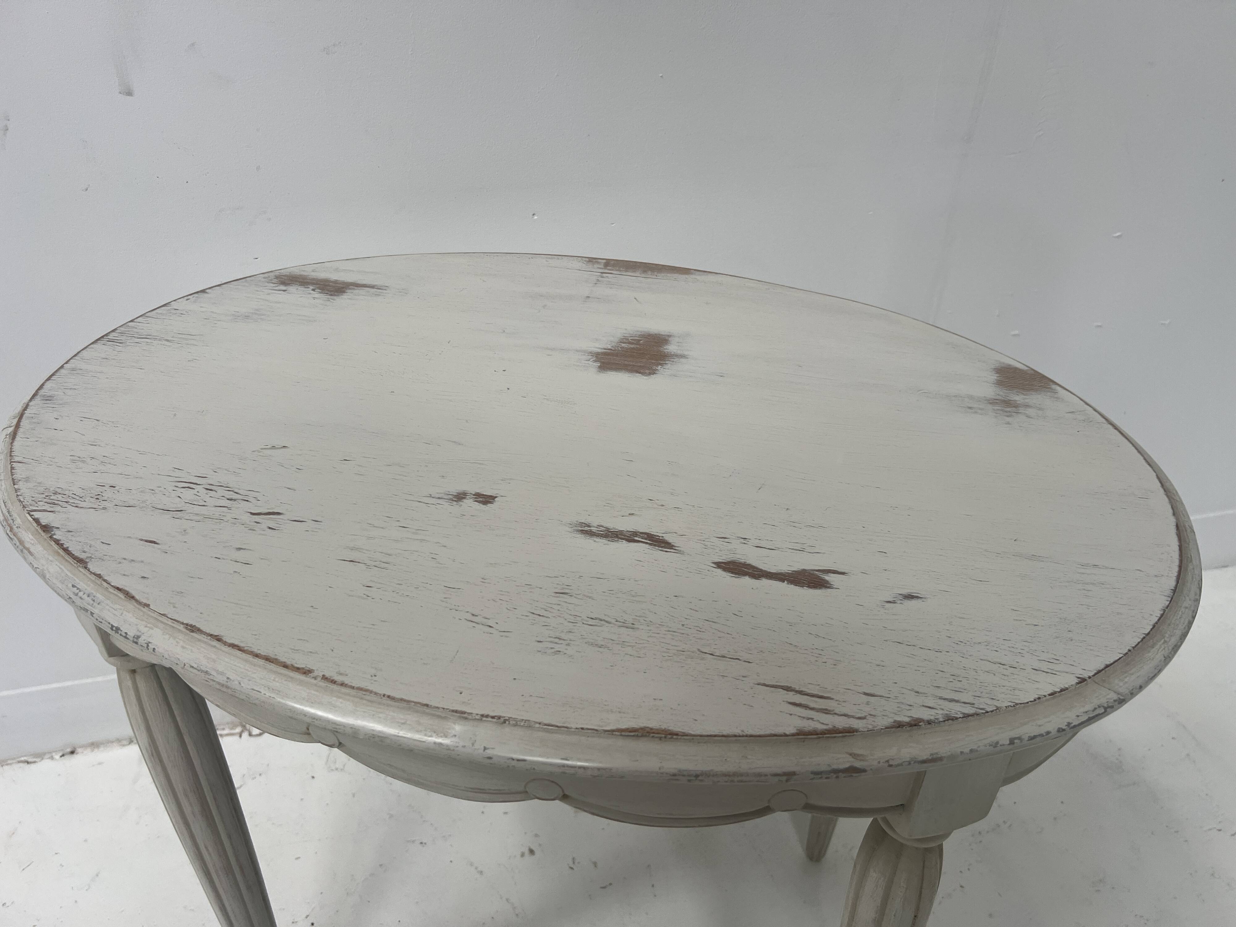 Art Deco style guéridon in patinated beech, 20th century.