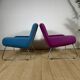 Une paire de fauteuils en laine des années 50 avec des pieds en métal – années 1970