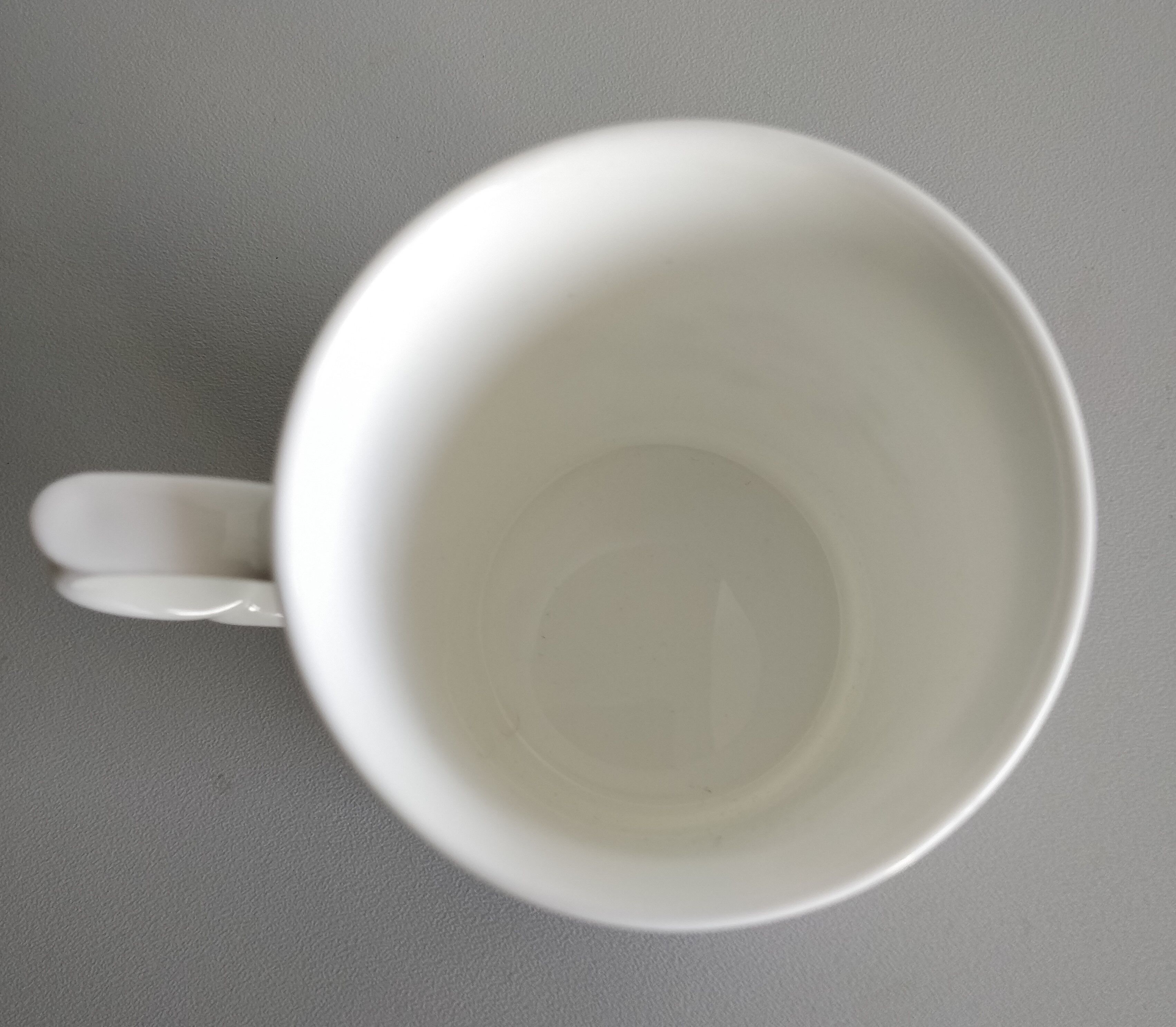 Mug in fine english porcelain windsor- very good condition.