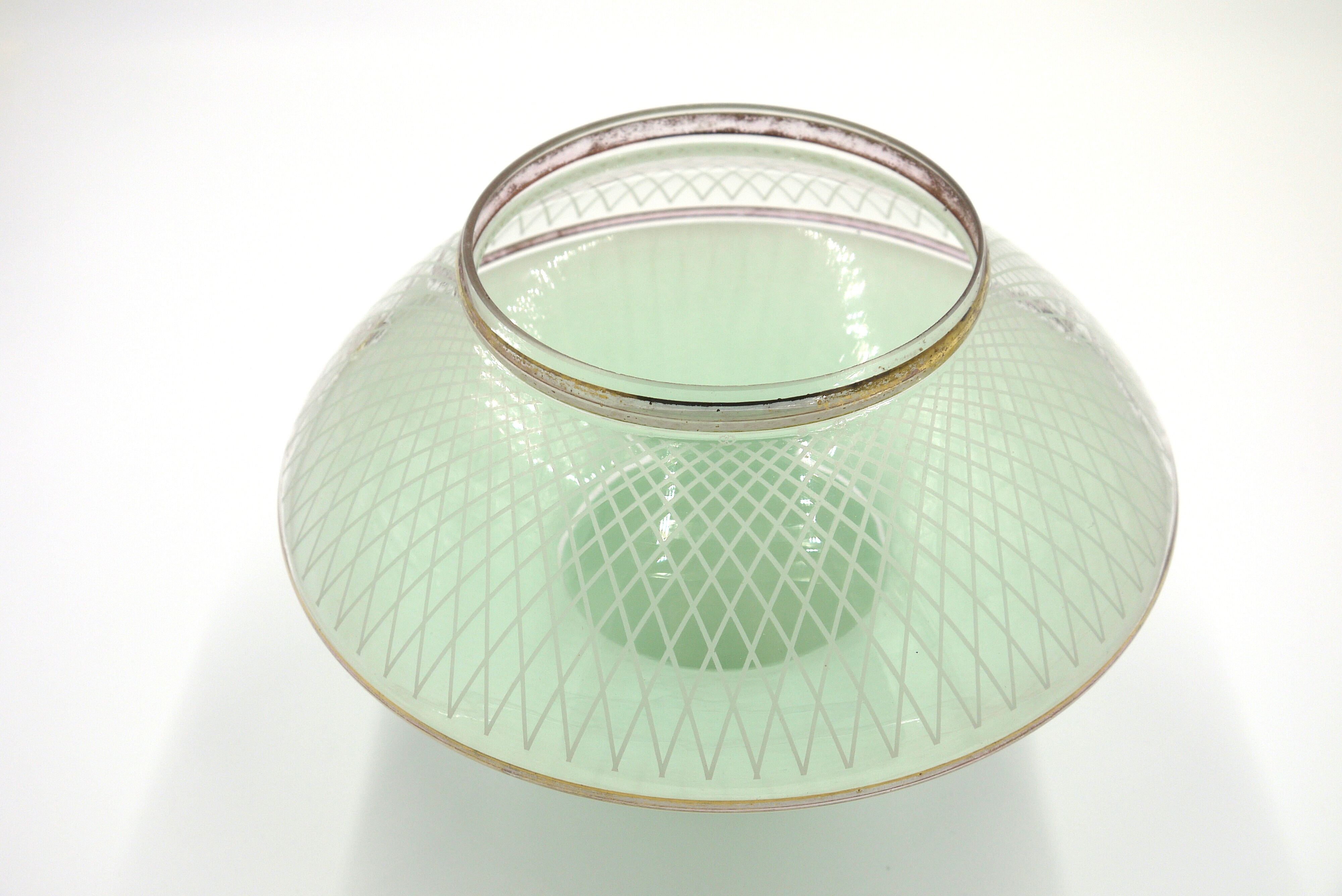 Green saucer suspension