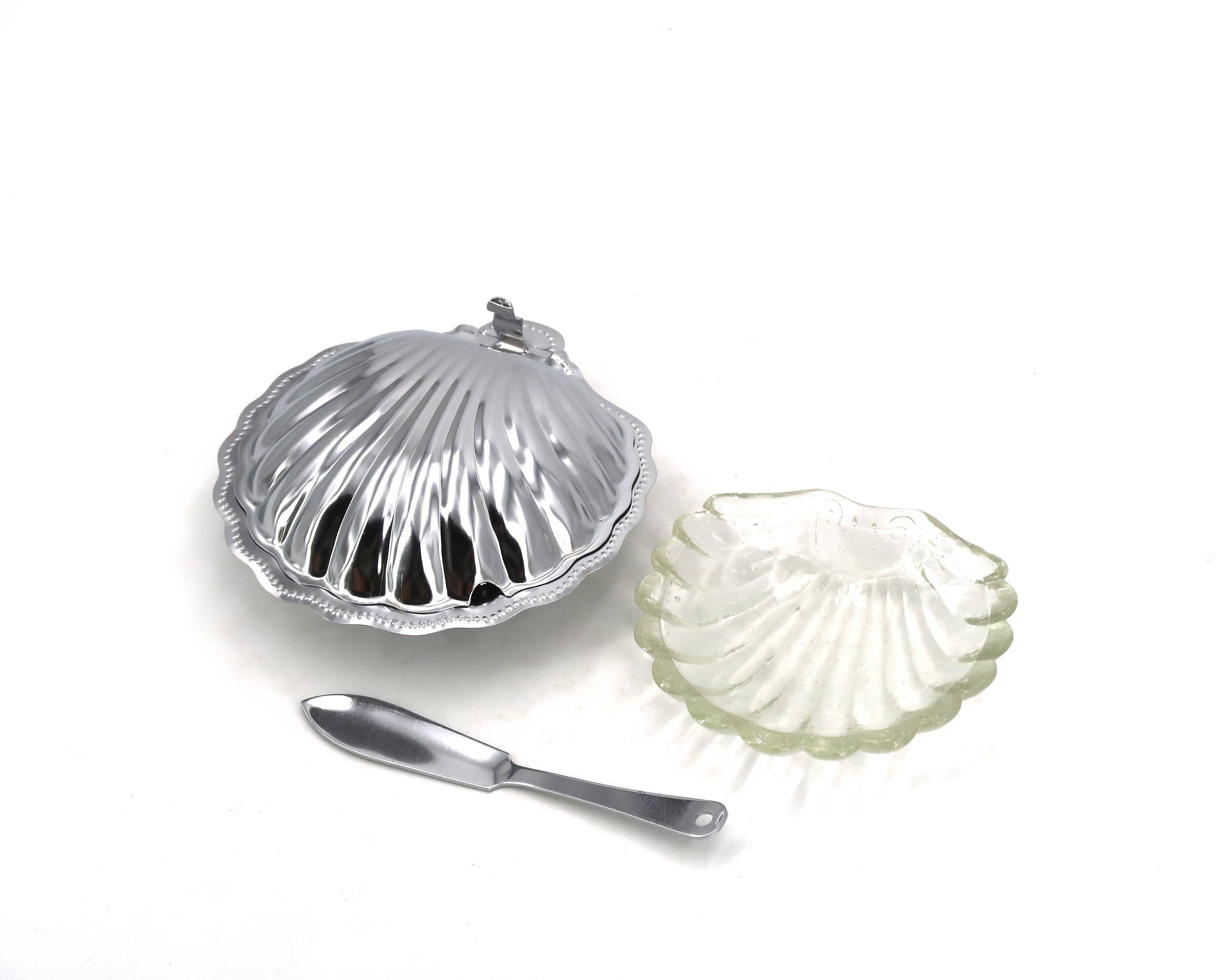 Silver-plated metal and glass shell-shaped butter dish with its knife.