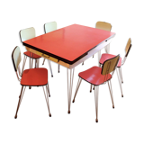 Rockabilly cuisine complete in formica structure Eiffel.