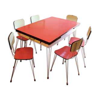 Rockabilly cuisine complete in formica structure Eiffel.