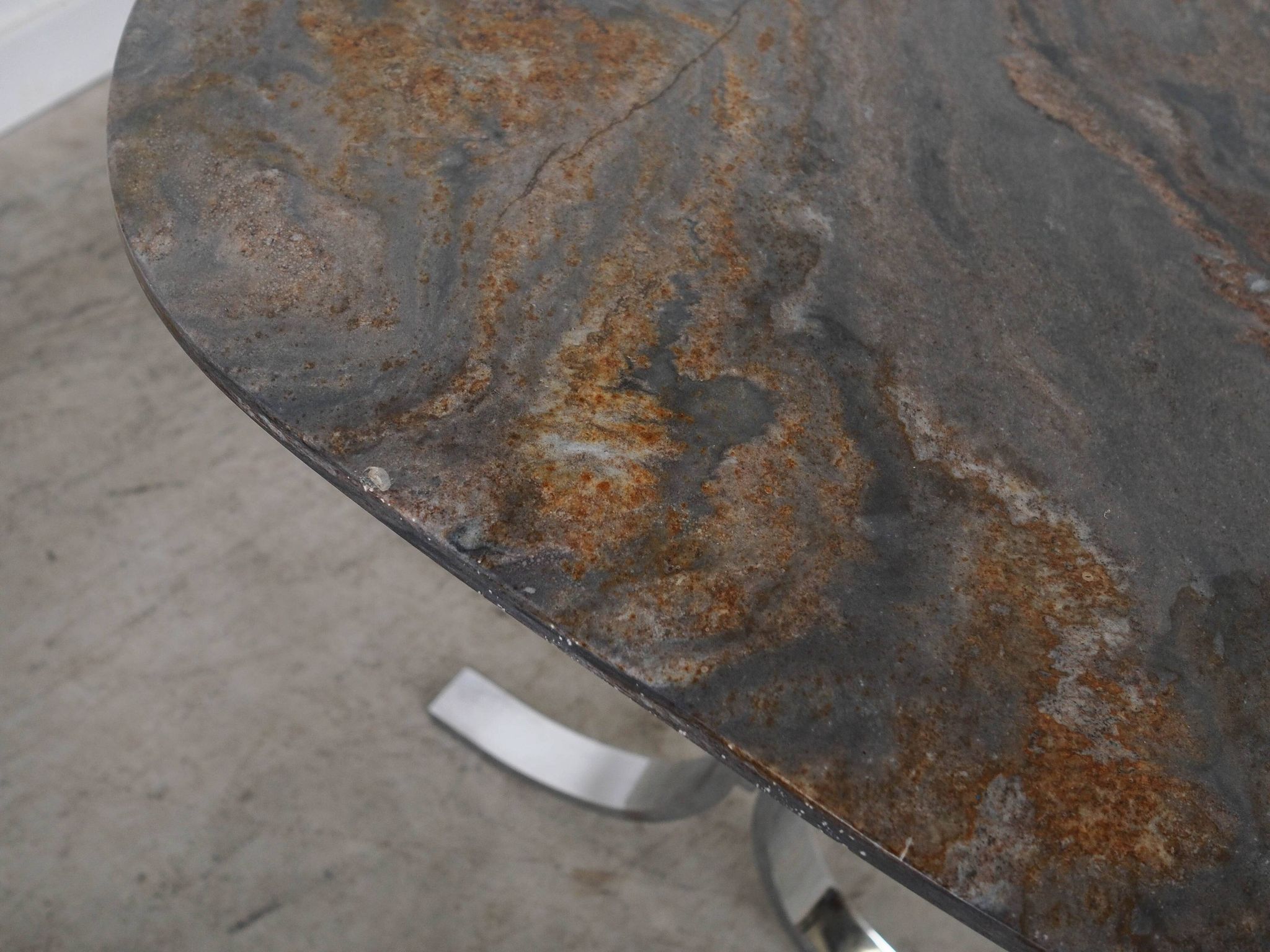 Table danoise en pierre, années 1980