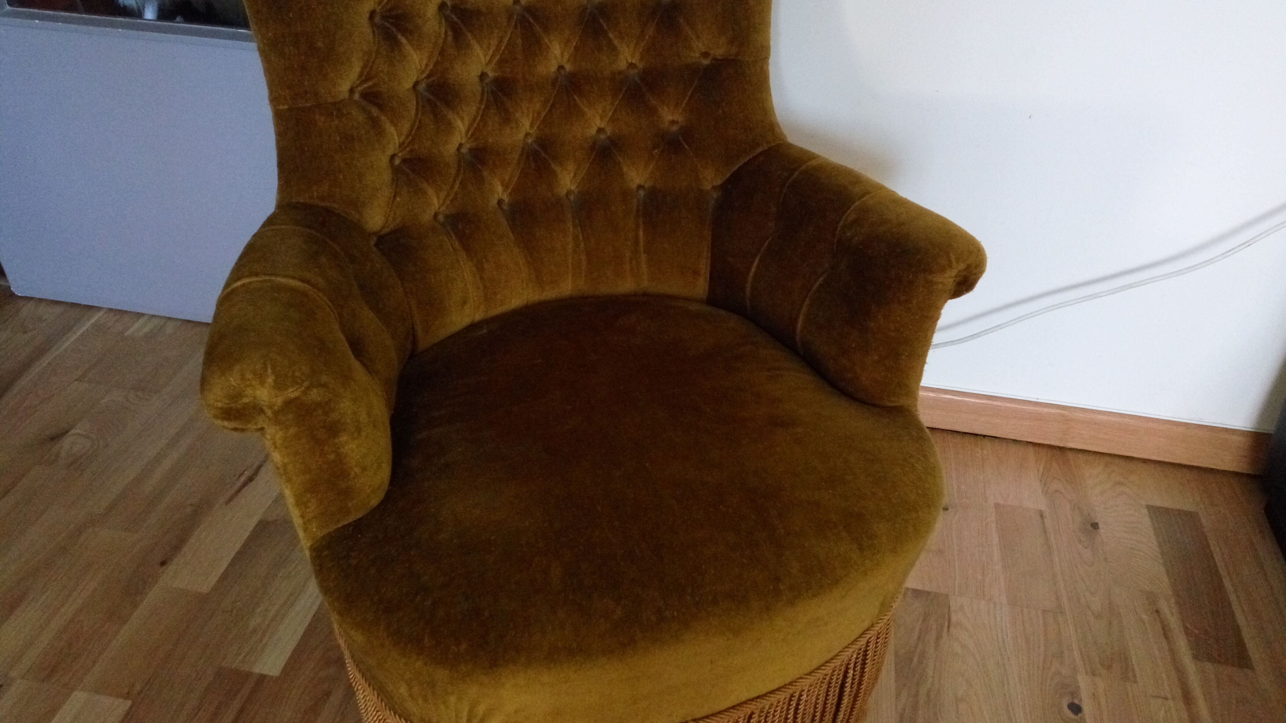 Toad armchair