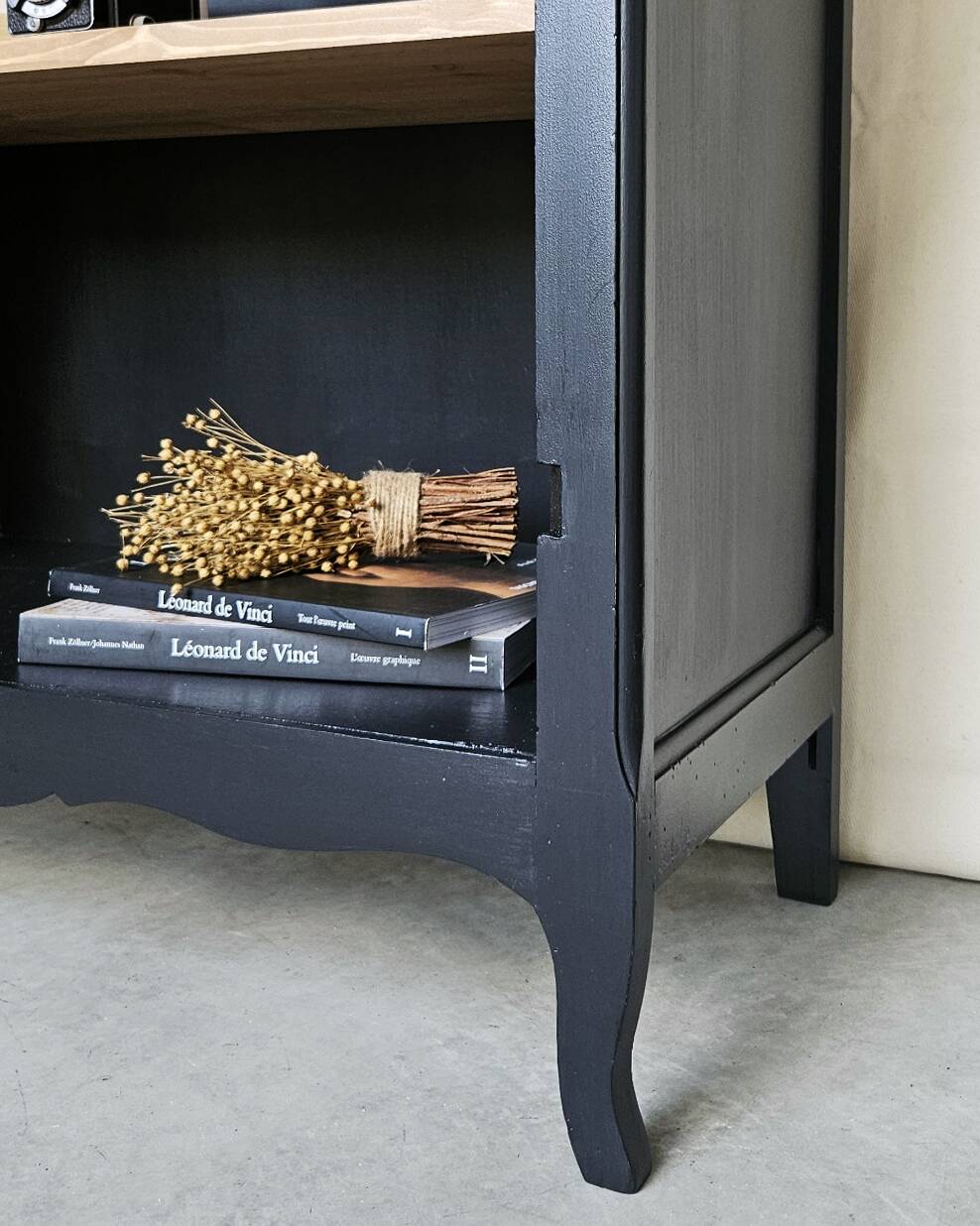 Black and wood bookcase